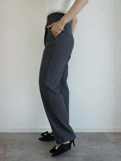 ベルトデザインストレートパンツ
