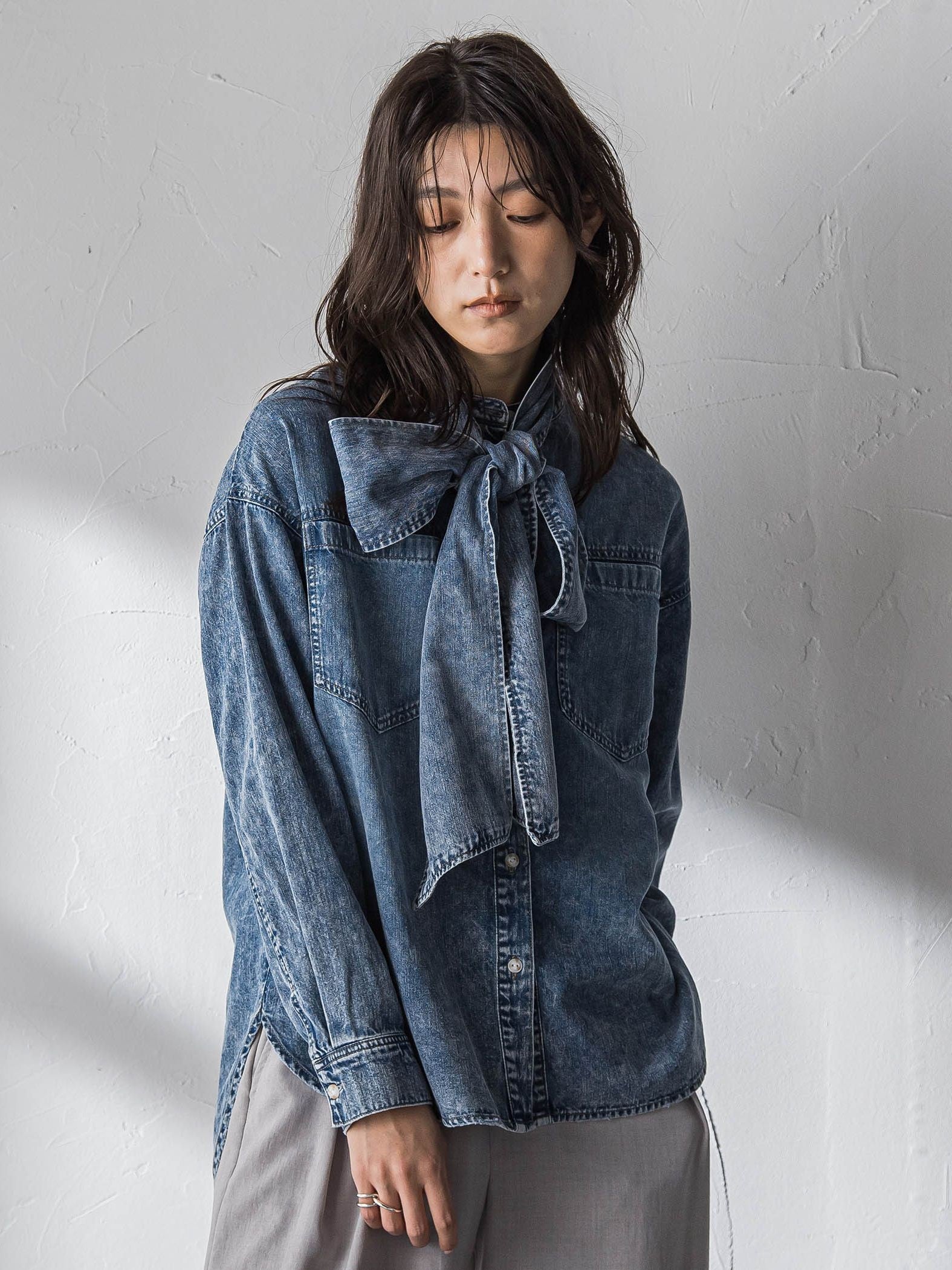 ボウタイ付きデニムシャツ≪洗濯機で洗える≫