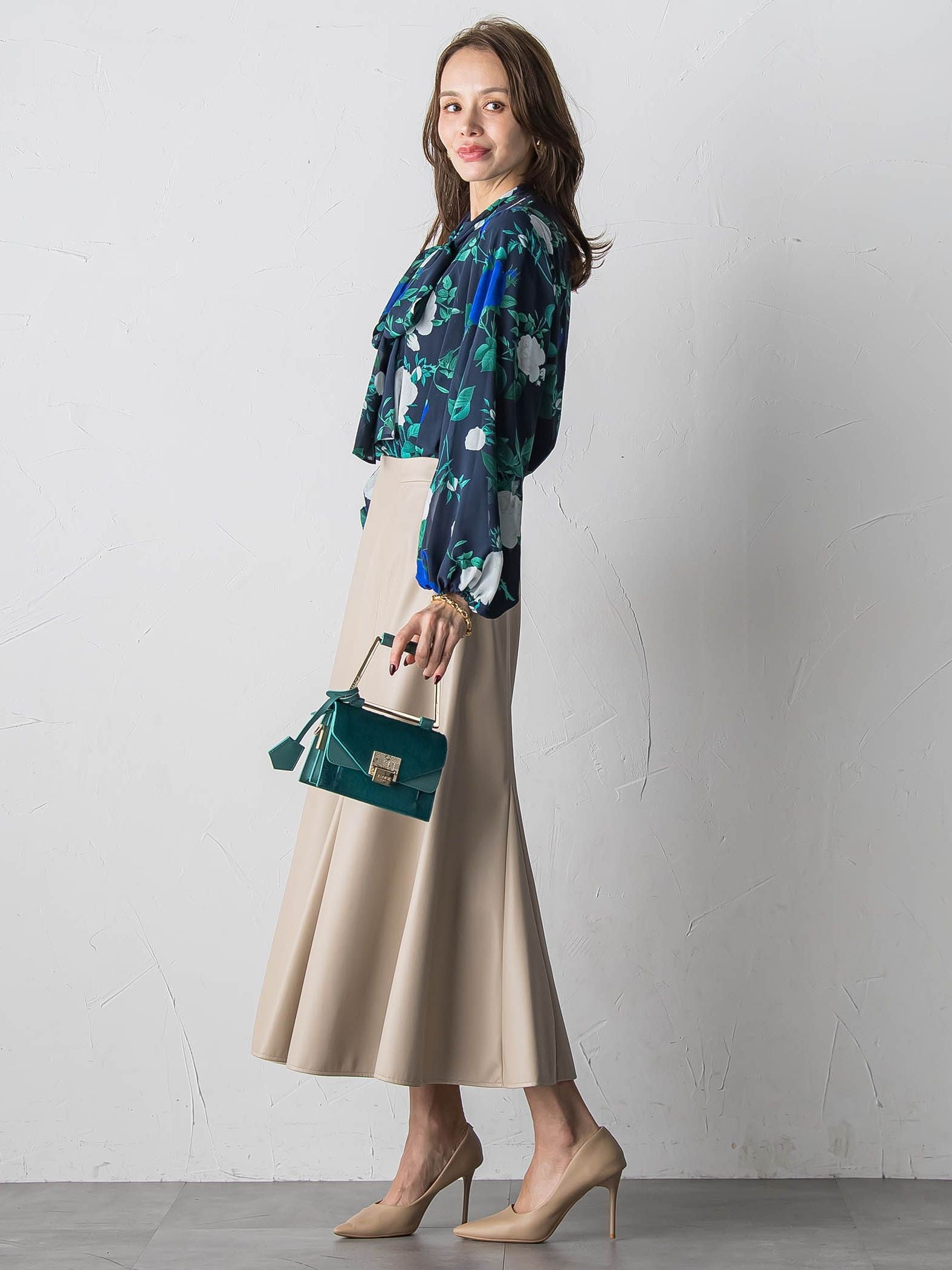 ブルーローズプリントブラウス≪洗濯機で洗える≫