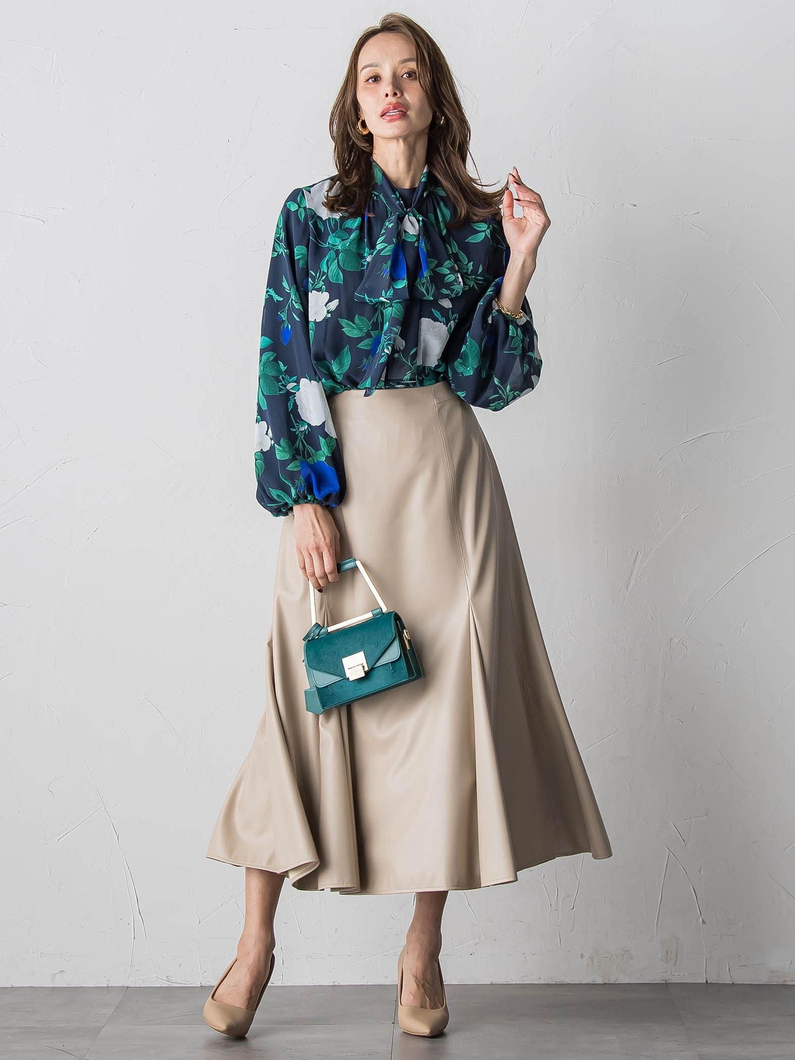 ブルーローズプリントブラウス≪洗濯機で洗える≫