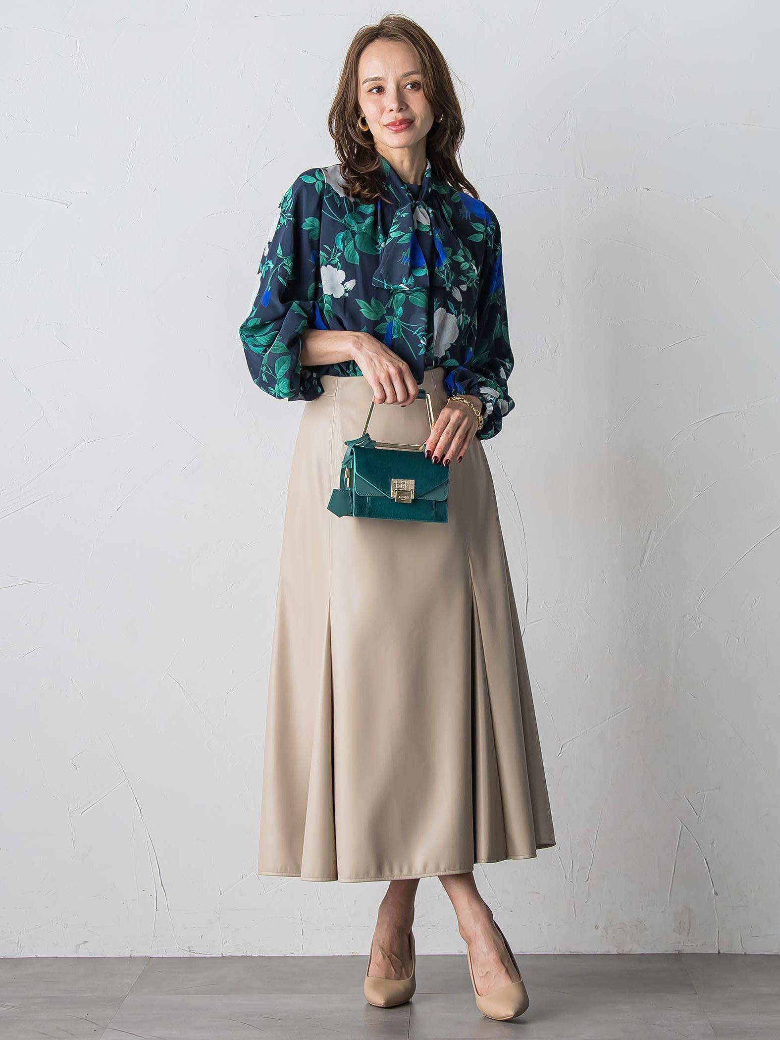 ブルーローズプリントブラウス≪洗濯機で洗える≫