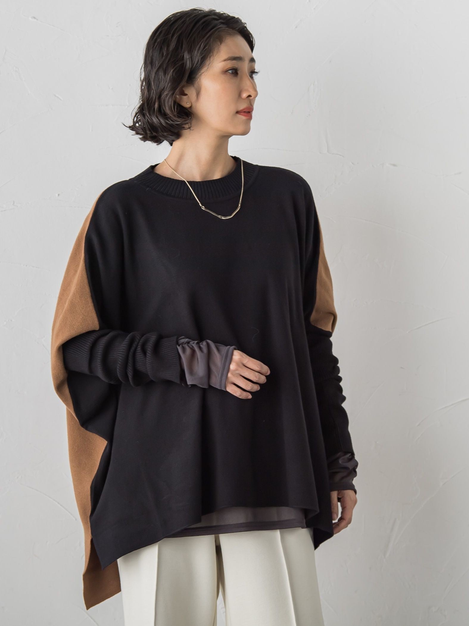 【WEB限定】”前後で印象が変わる”ドルマンバイカラーニット