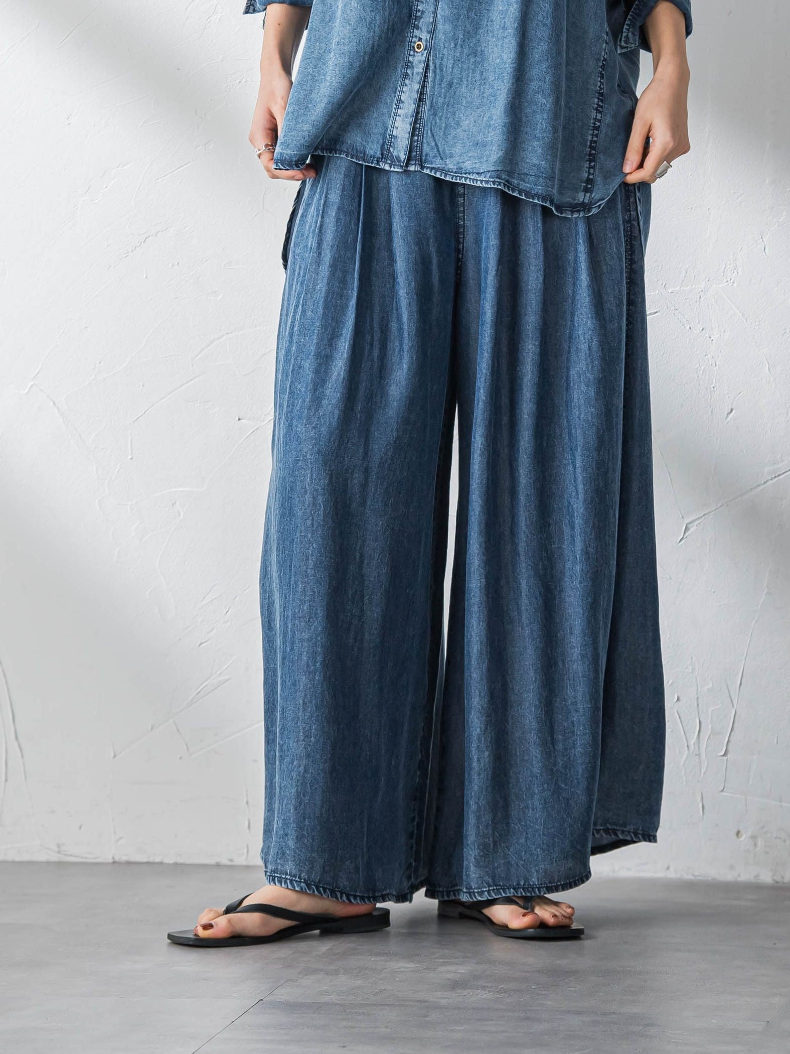 ゆれるデニムフレアパンツ