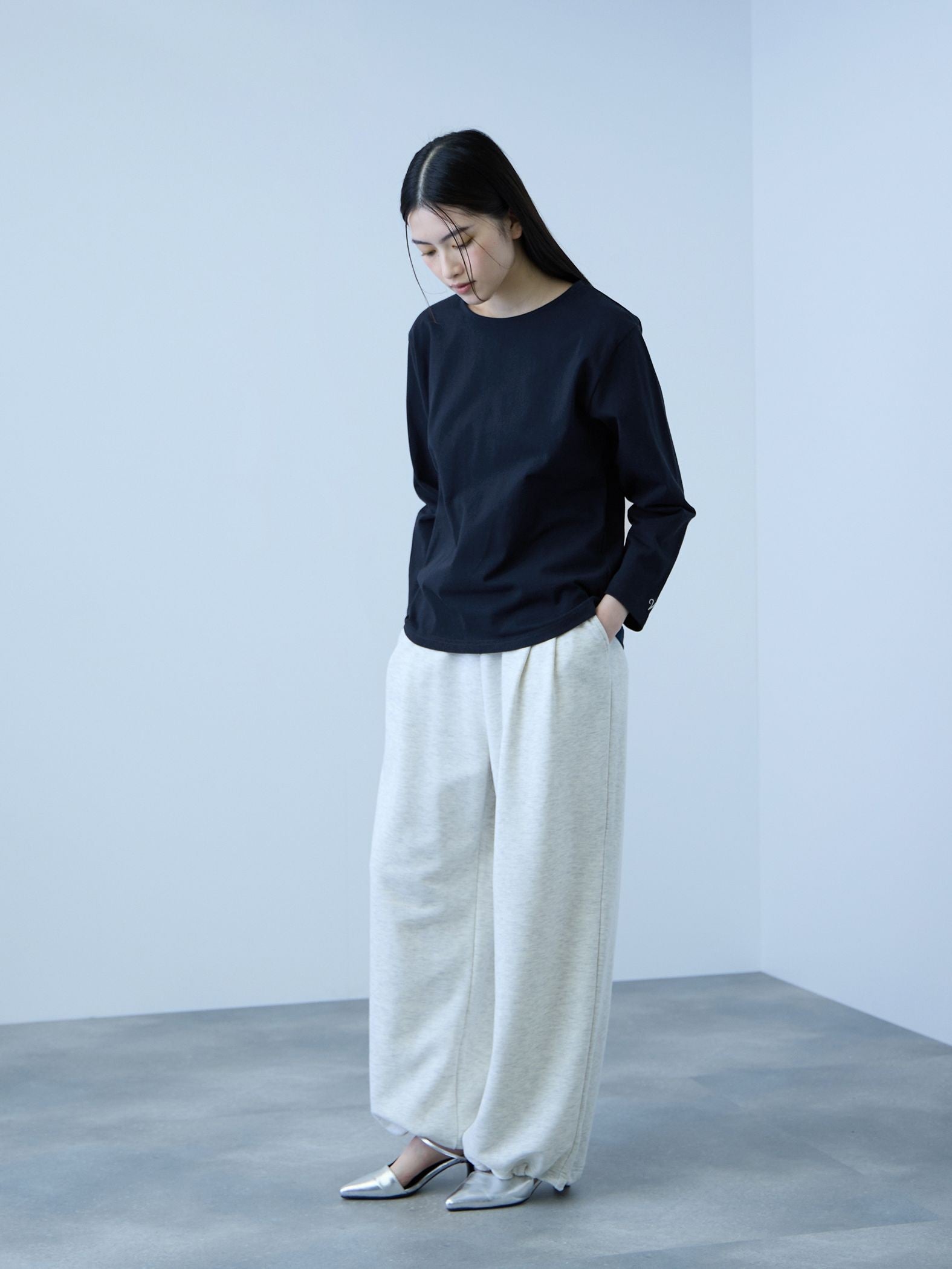 【シーズンレス】袖刺繍コットンプルオーバー
