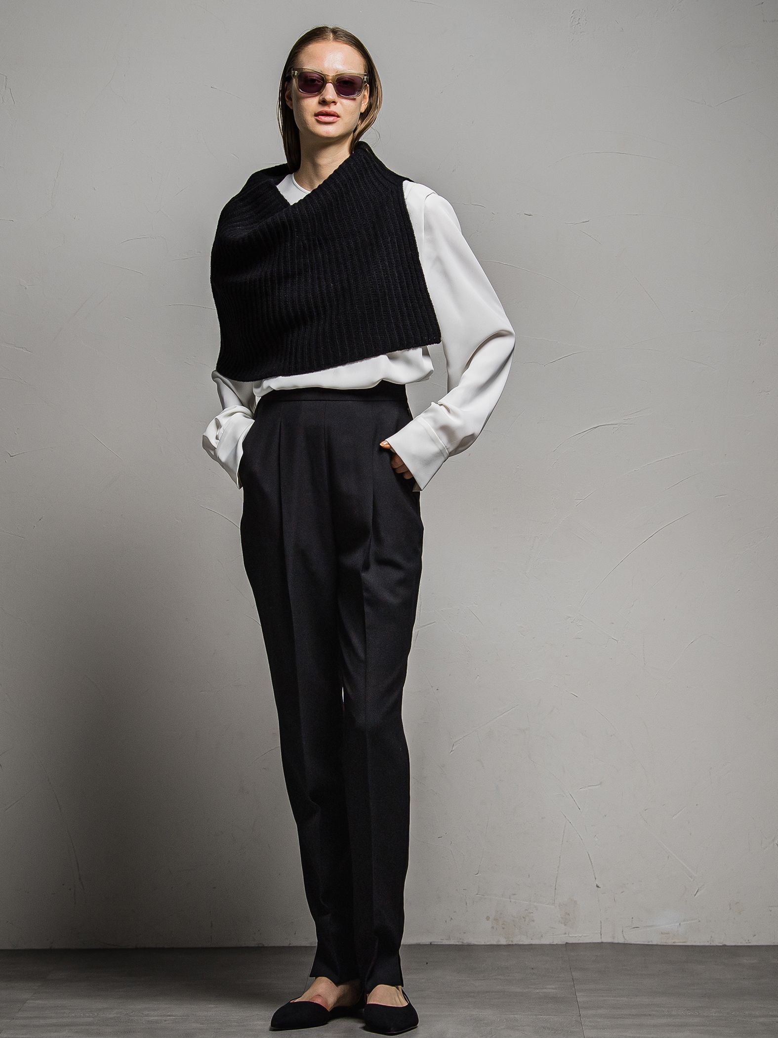 ミュールクルギャバテーパードパンツ