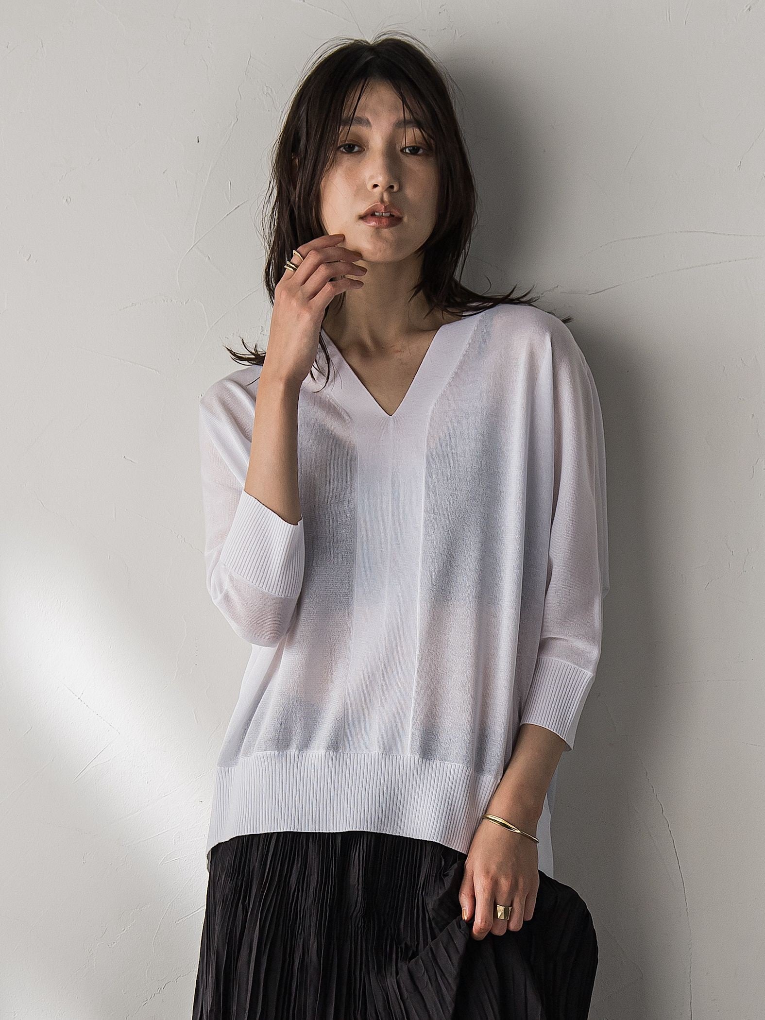 【新色追加】LEVITAシアーVネックドルマンニットプルオーバー≪手洗い可能≫