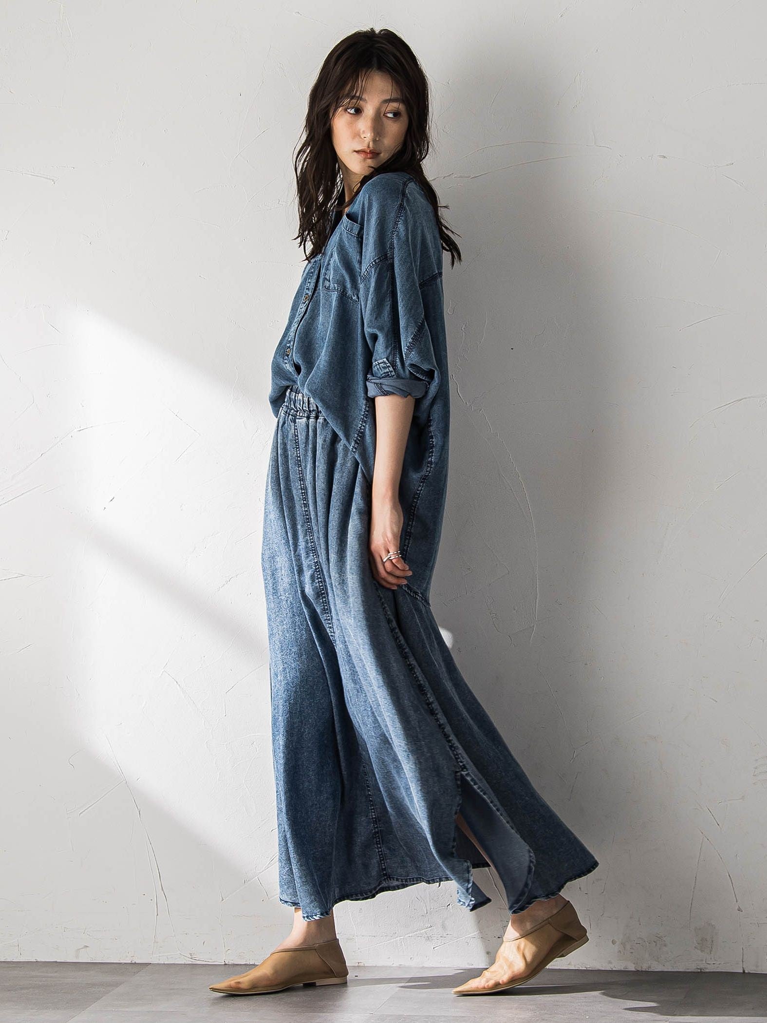 ゆれるデニムドルマンシャツ