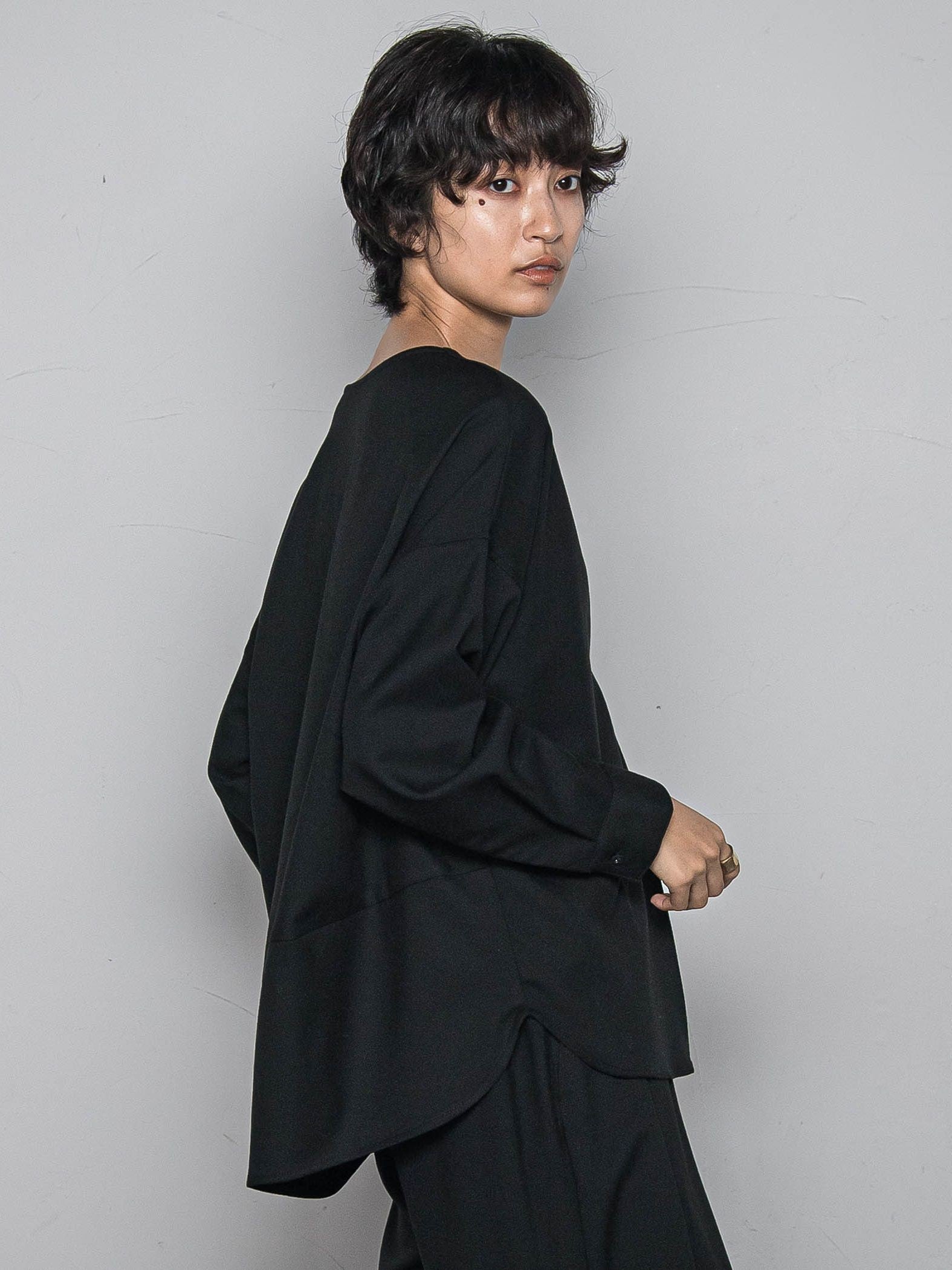 【一瞬で楽とキレイを叶える】裏起毛2WAYネックブラウス≪手洗い可能≫