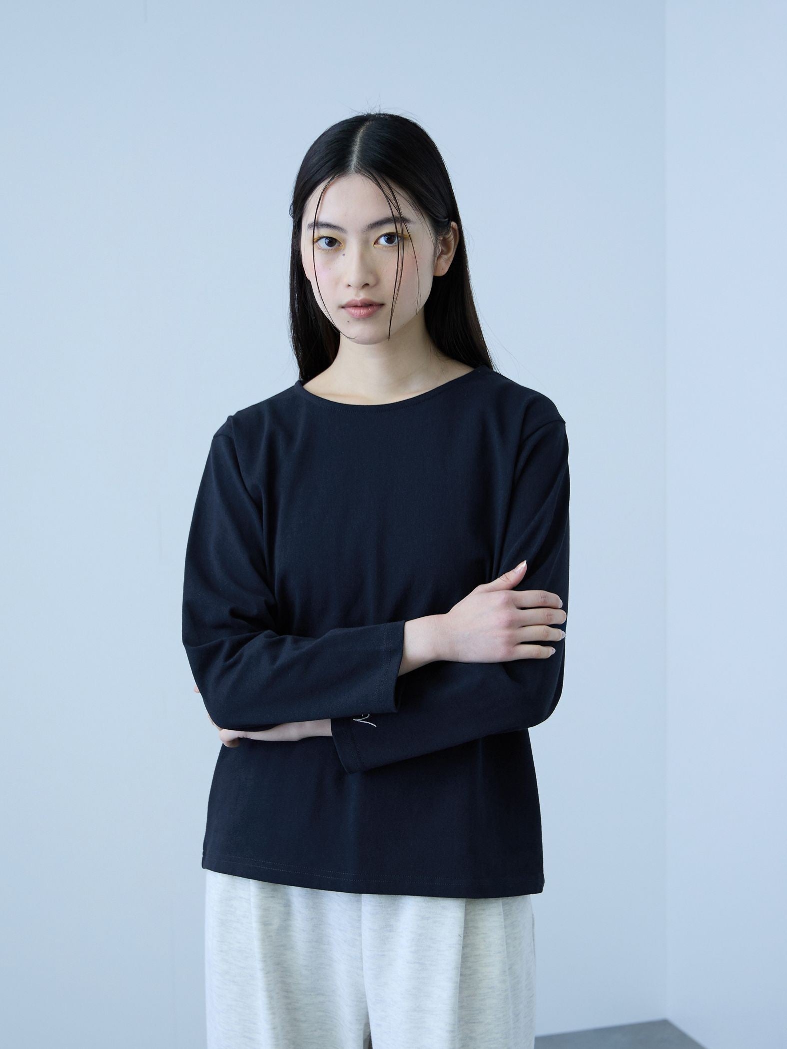 【シーズンレス】袖刺繍コットンプルオーバー
