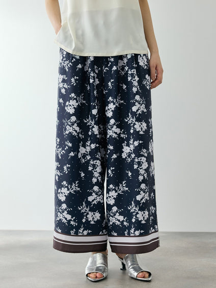 パウダーサテンパネルプリントワイドパンツ