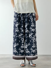 パウダーサテンパネルプリントワイドパンツ