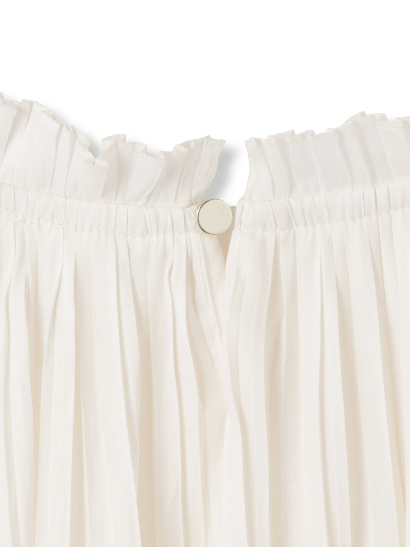 ドレープサテンフリルネックブラウス