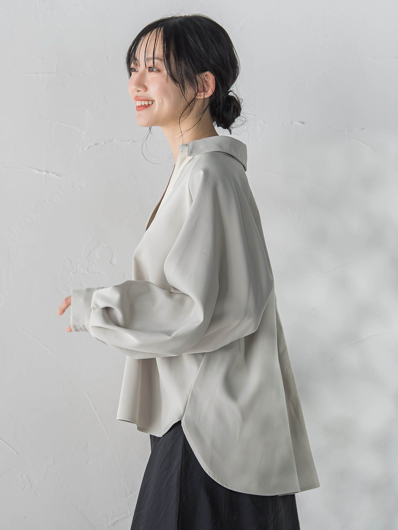 【WEB限定】パウダーストレッチ合わせネックブラウス≪手洗い可能≫