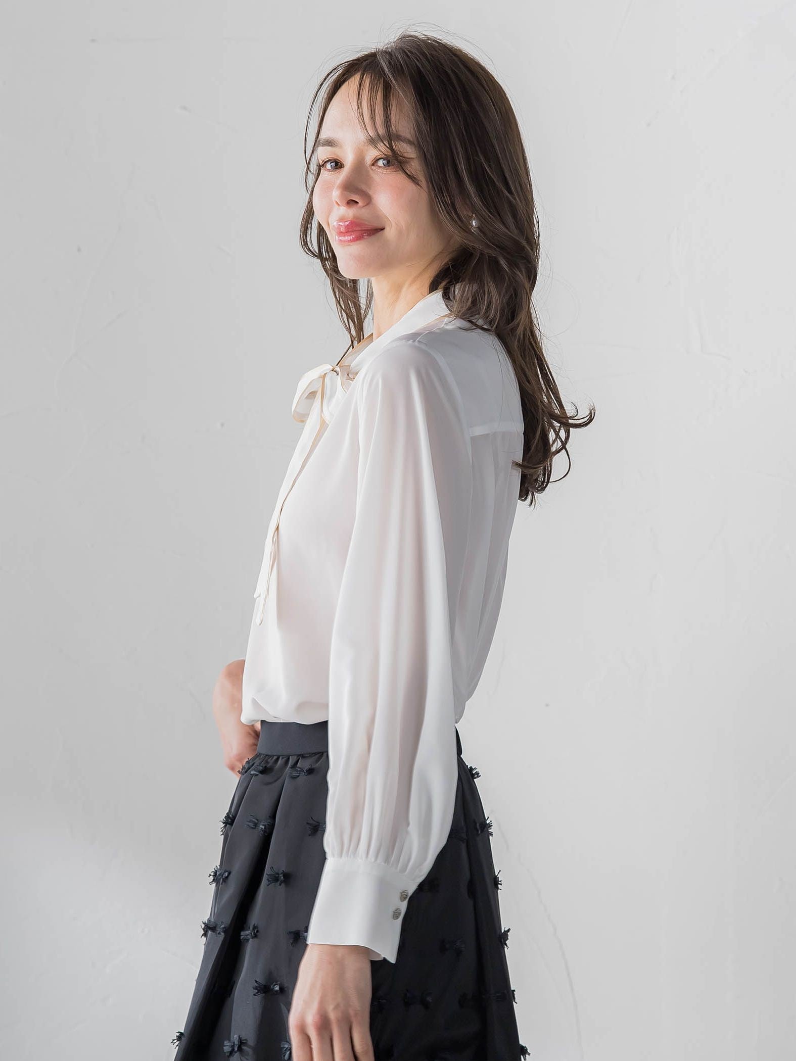 フェミニッシュデシンブラウス