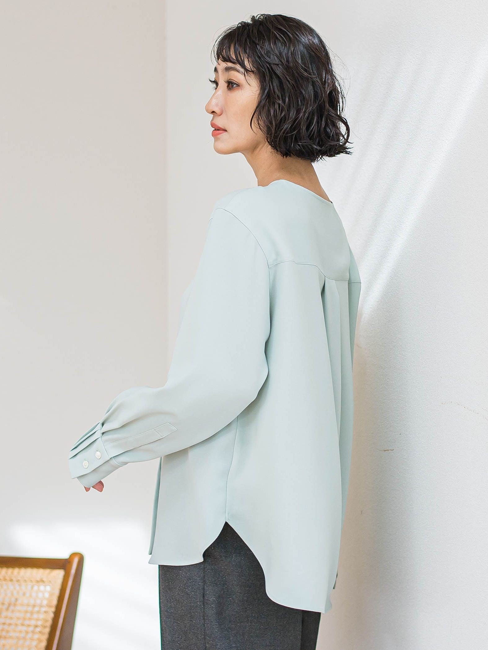 メランジツイルノーカラーブラウス