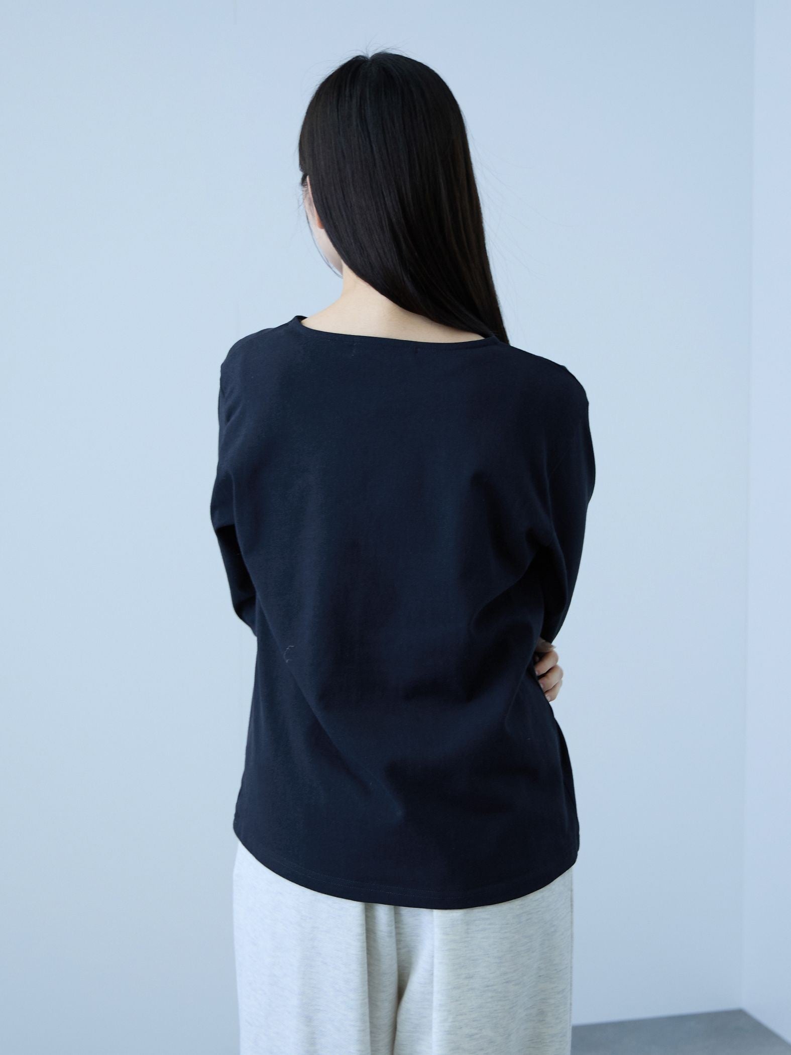 【シーズンレス】袖刺繍コットンプルオーバー