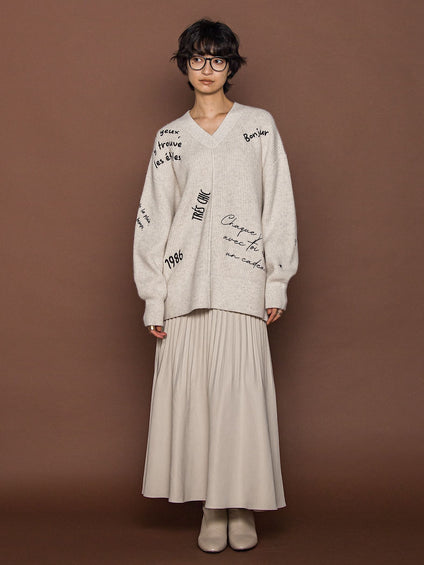 メッセージ刺繍Vネックニットプルオーバー≪手洗い可能≫