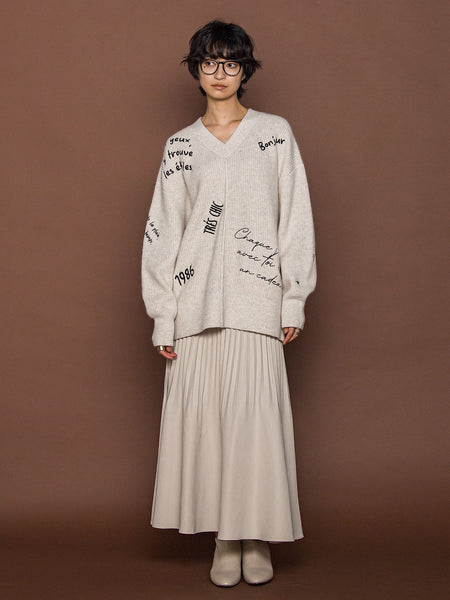 メッセージ刺繍Vネックニットプルオーバー≪手洗い可能≫