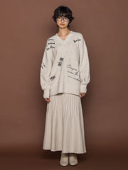 メッセージ刺繍Vネックニットプルオーバー≪手洗い可能≫