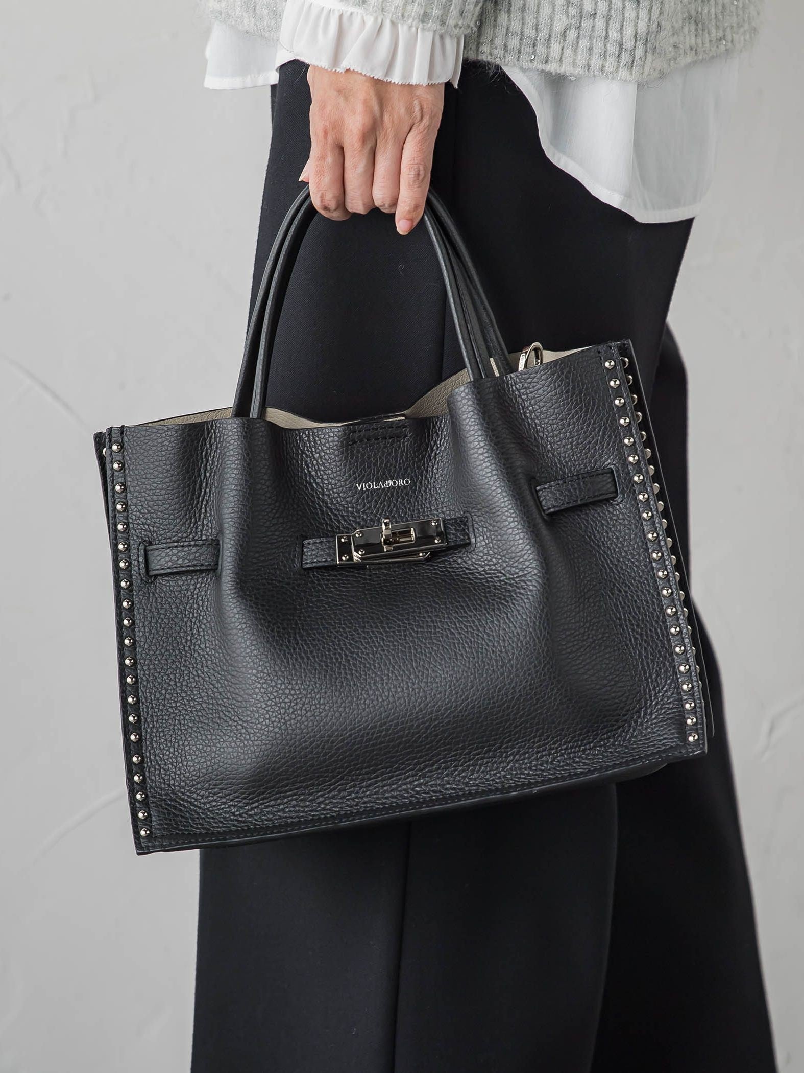 【VIOLAd'ORO】スタッズ付きWフェイスレザートートバッグ
