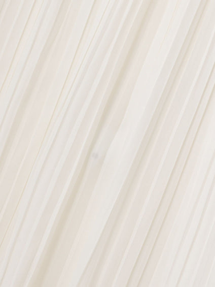 ドレープサテンフリルネックブラウス