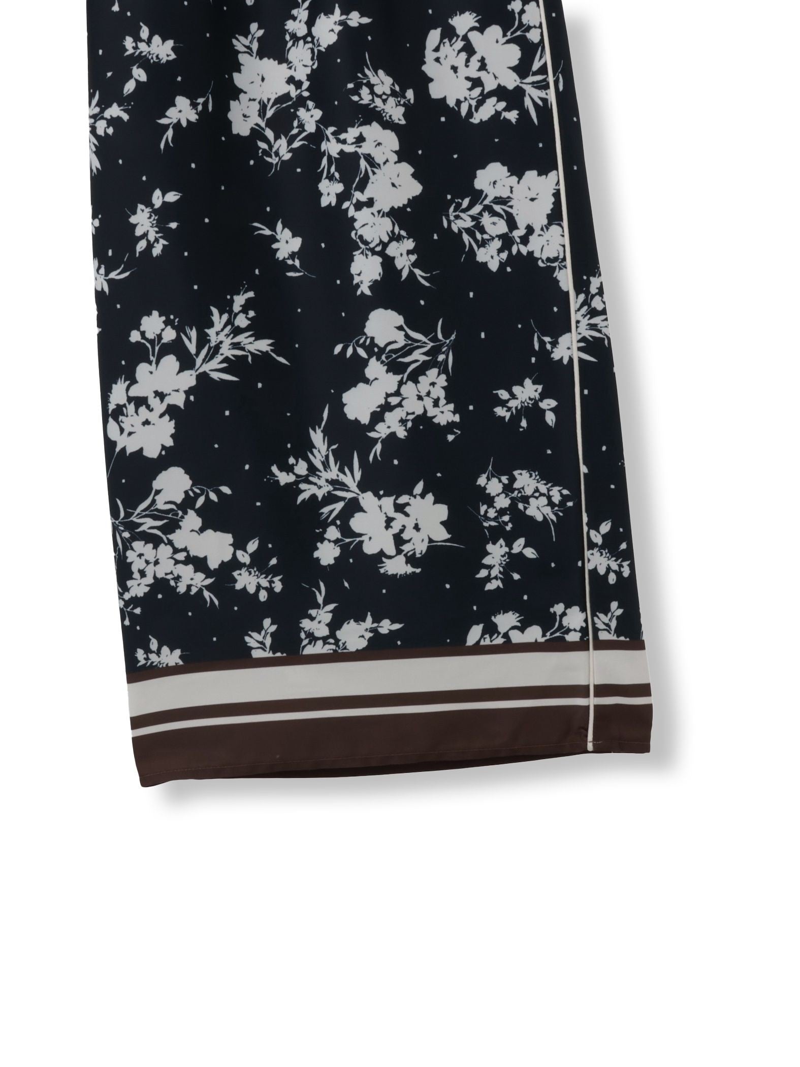 パウダーサテンパネルプリントワイドパンツ