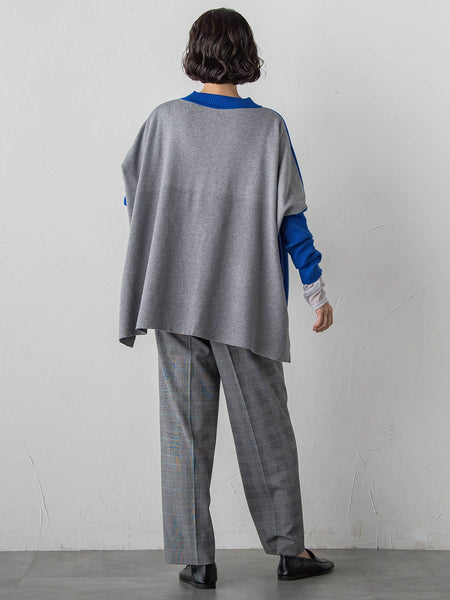 【WEB限定】”前後で印象が変わる”ドルマンバイカラーニット