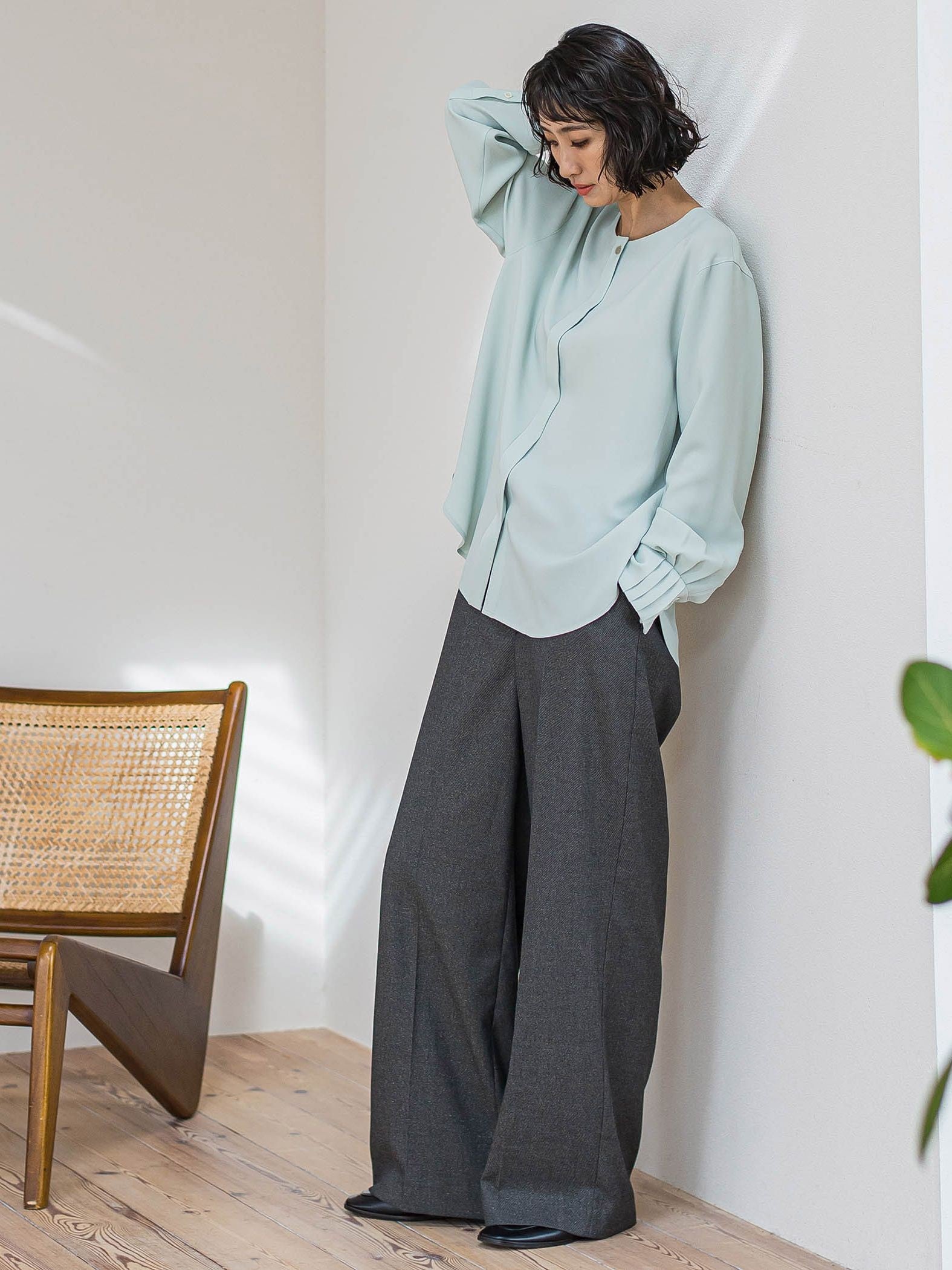 メランジツイルノーカラーブラウス