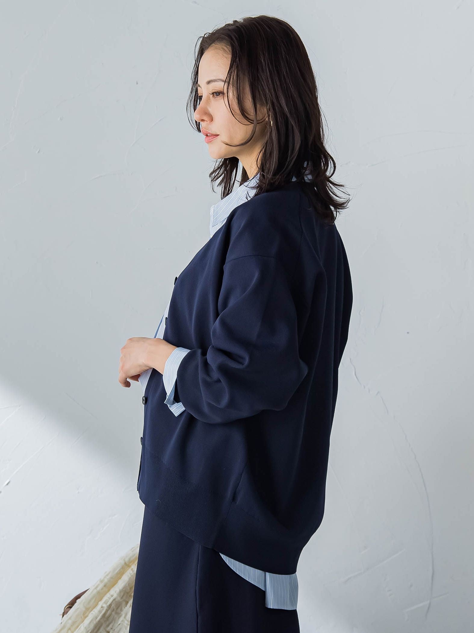 Vネックカーディガン