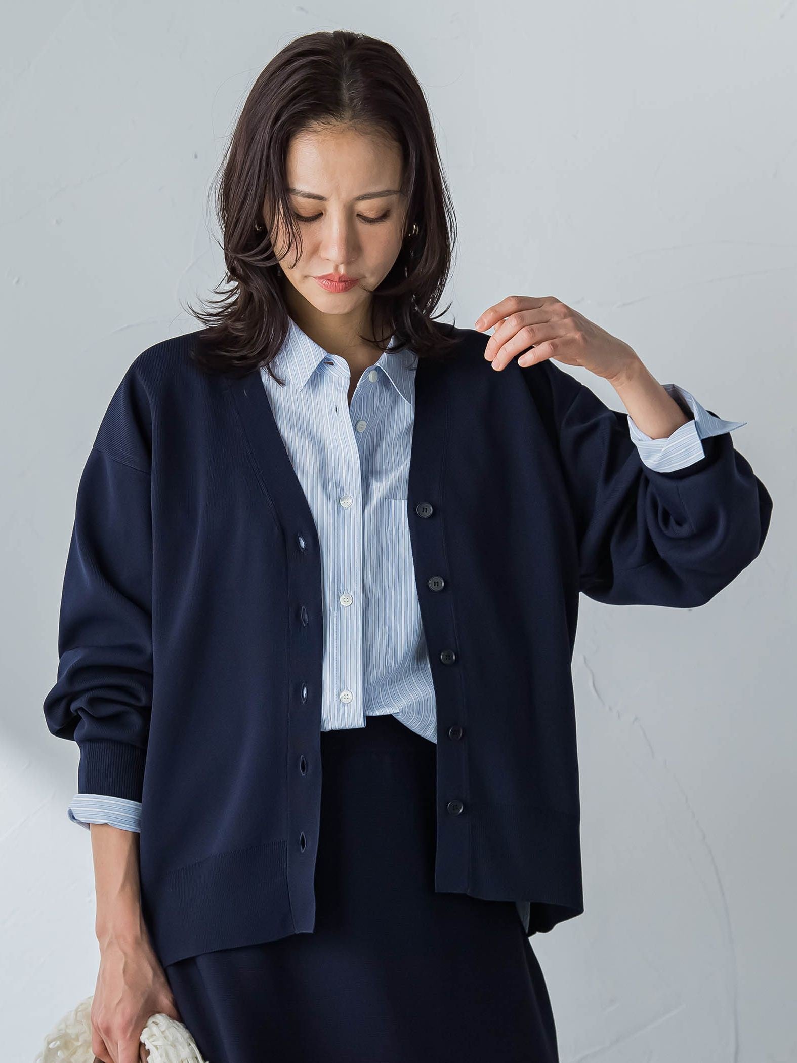 Vネックカーディガン