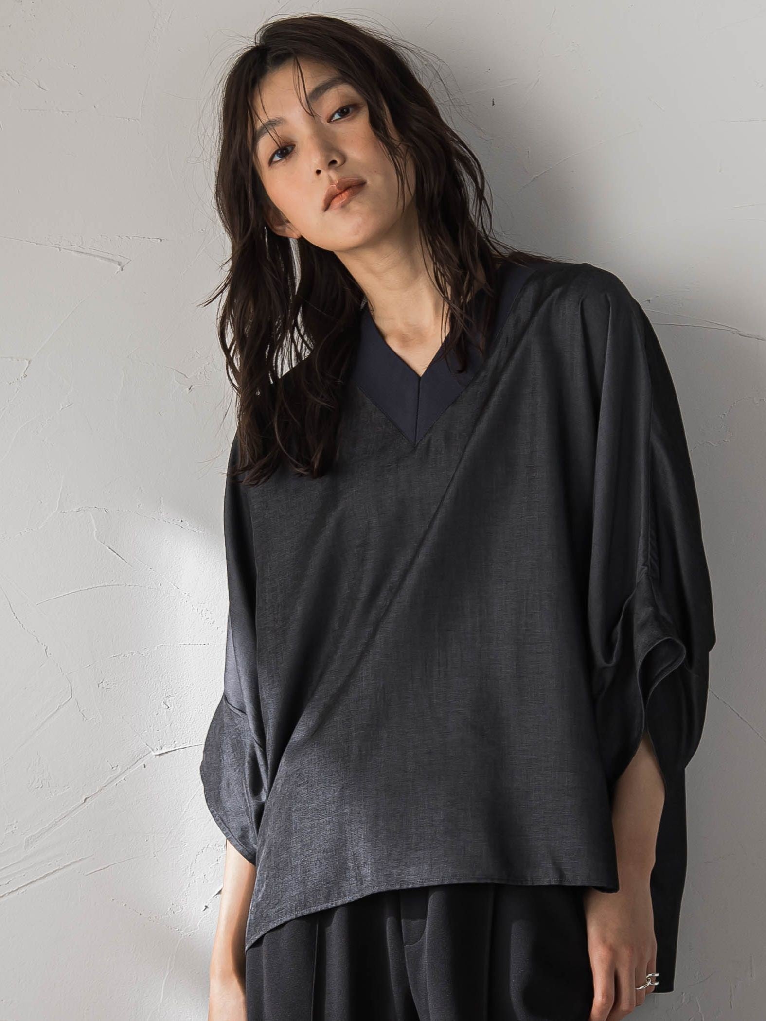 シャンブレーワイドスリーブVネックブラウス