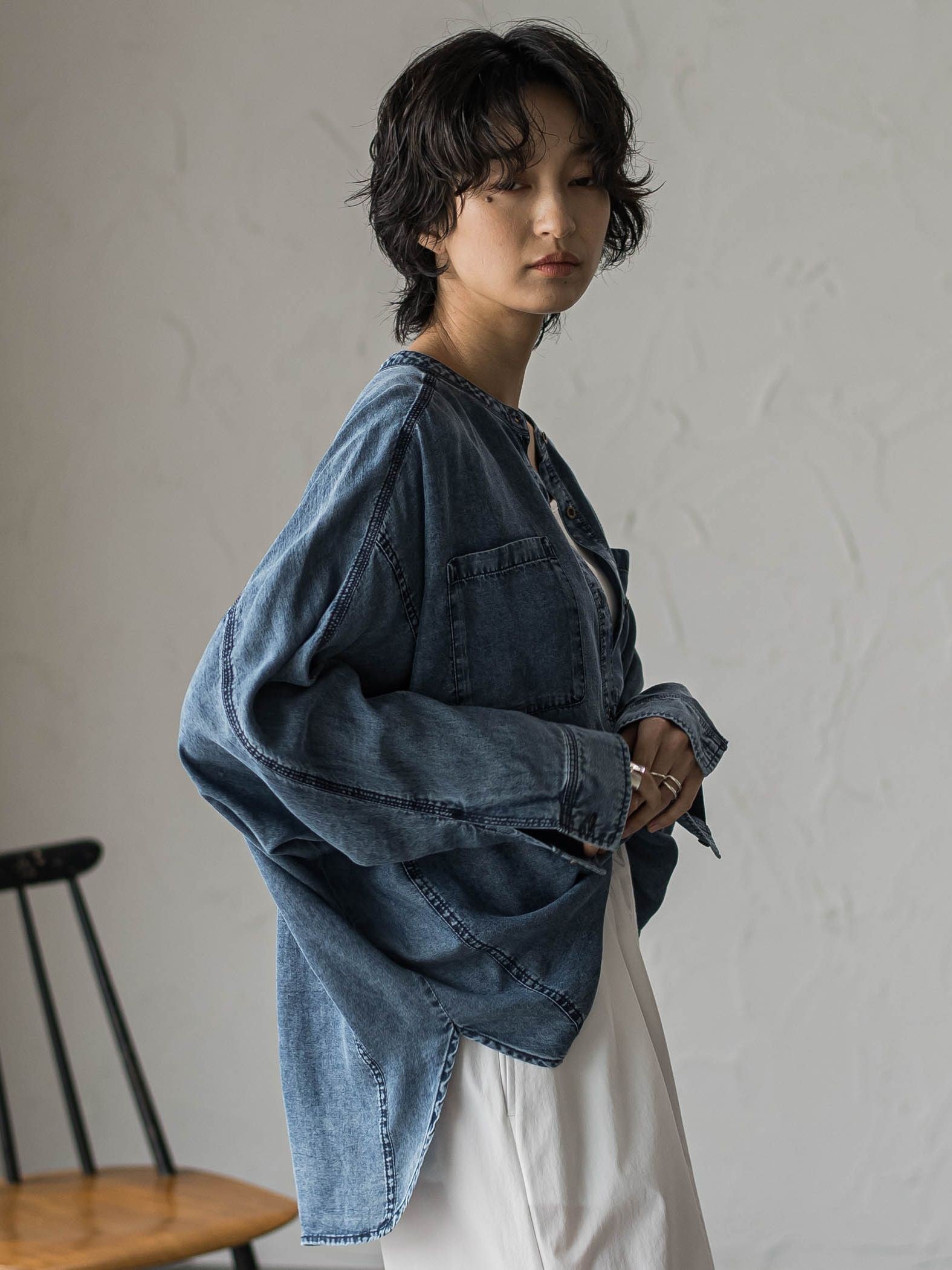 ゆれるデニムドルマンシャツ