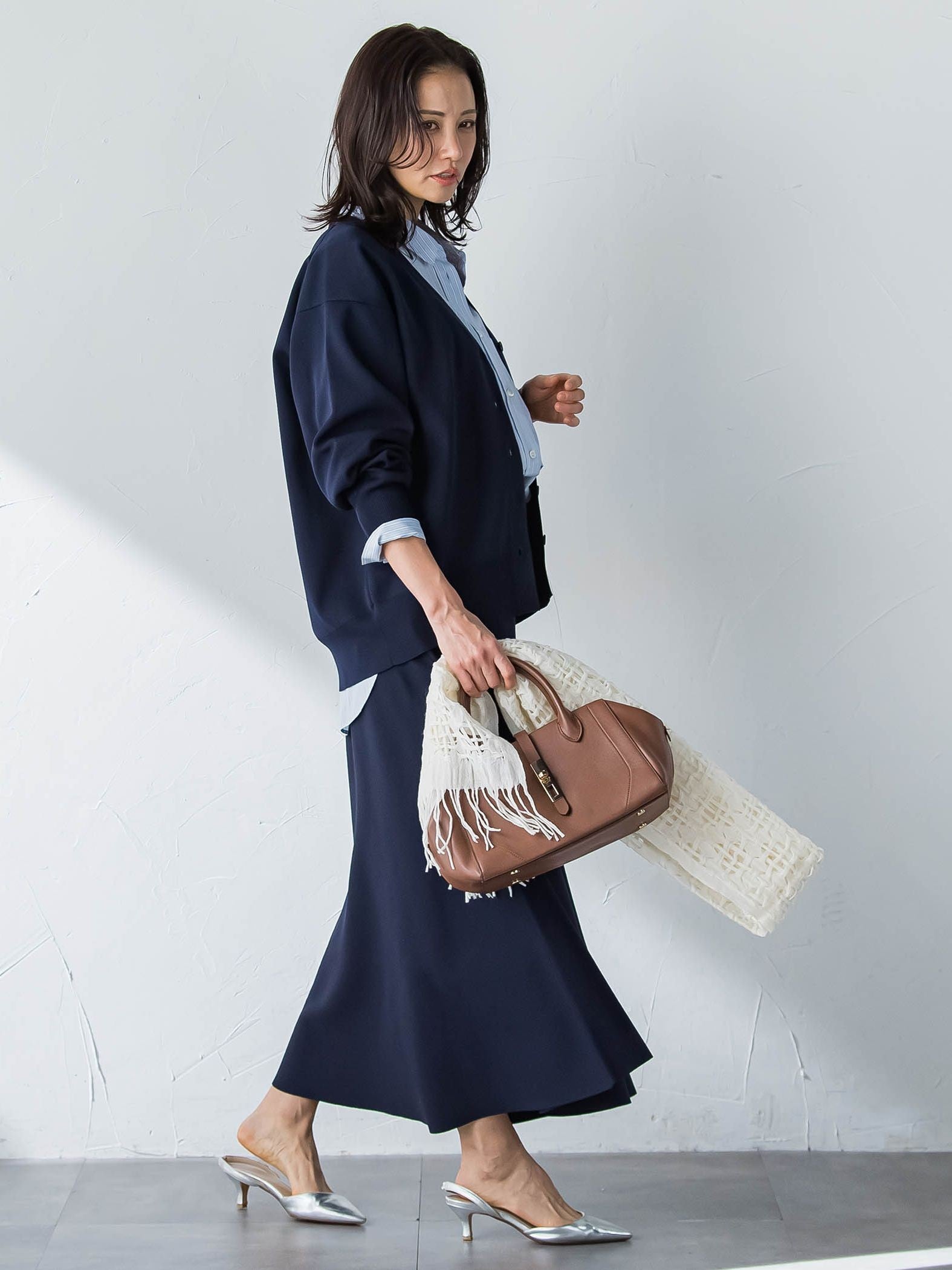 Vネックカーディガン