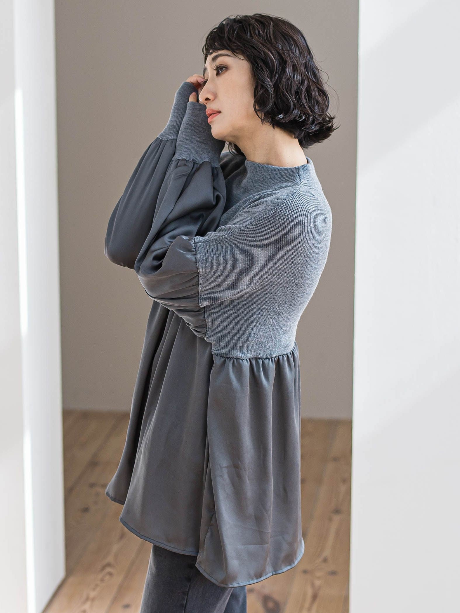 【WEB限定】”1枚でサマになる”とろみサテンふんわりニット