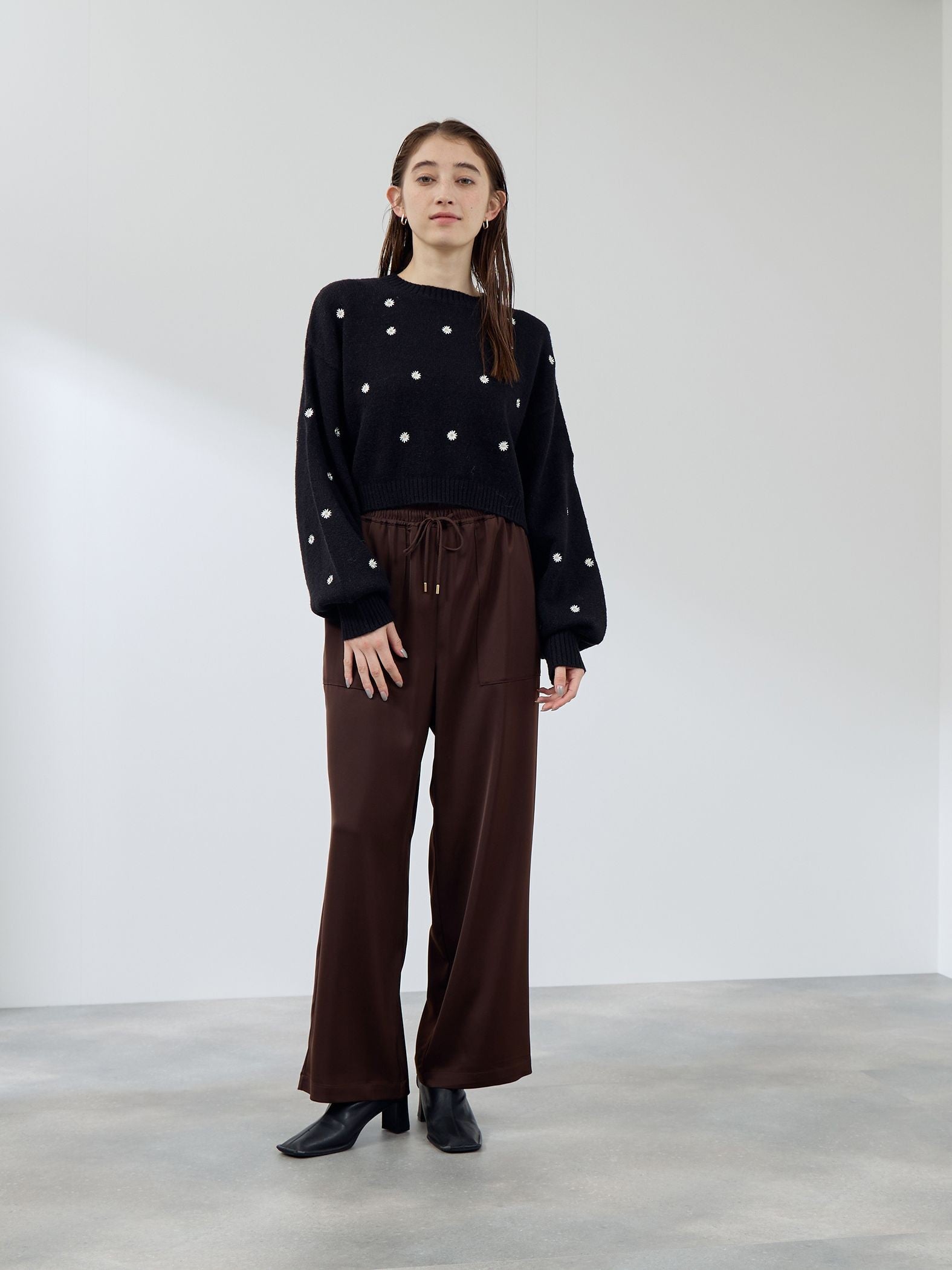 マーガレット刺繍ニットプルオーバー≪手洗い可能≫