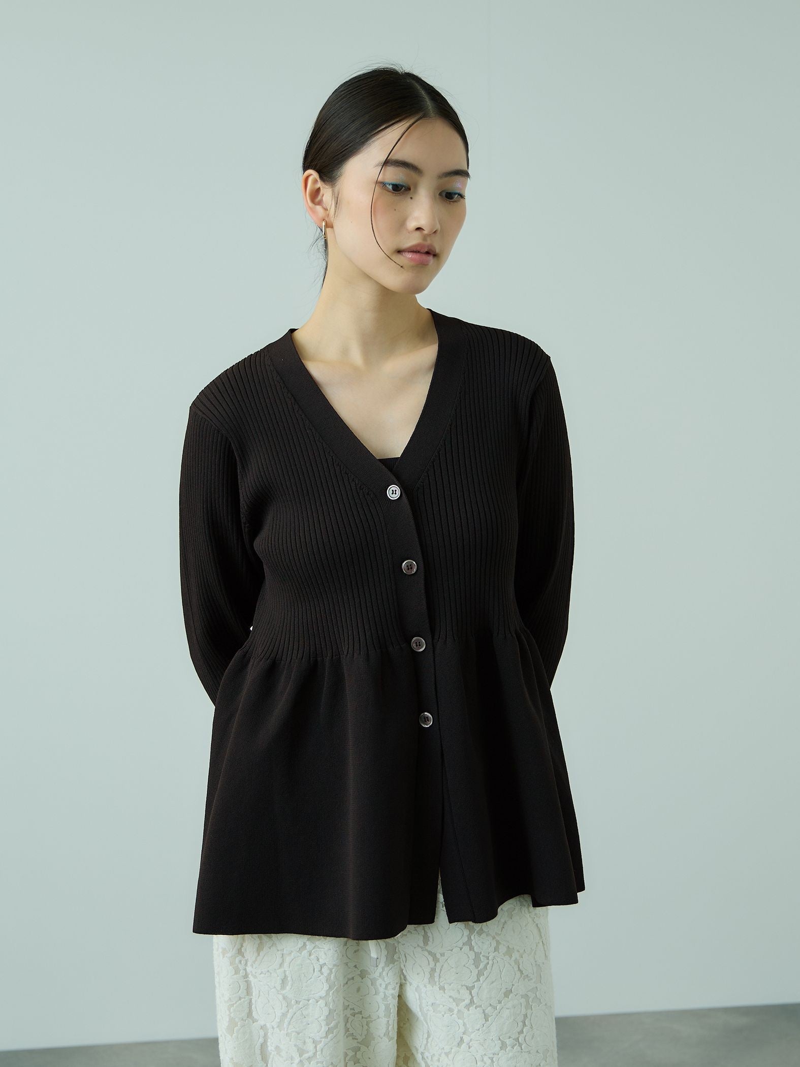 ライトウェイトペプラムニットカーディガン≪手洗い可能≫