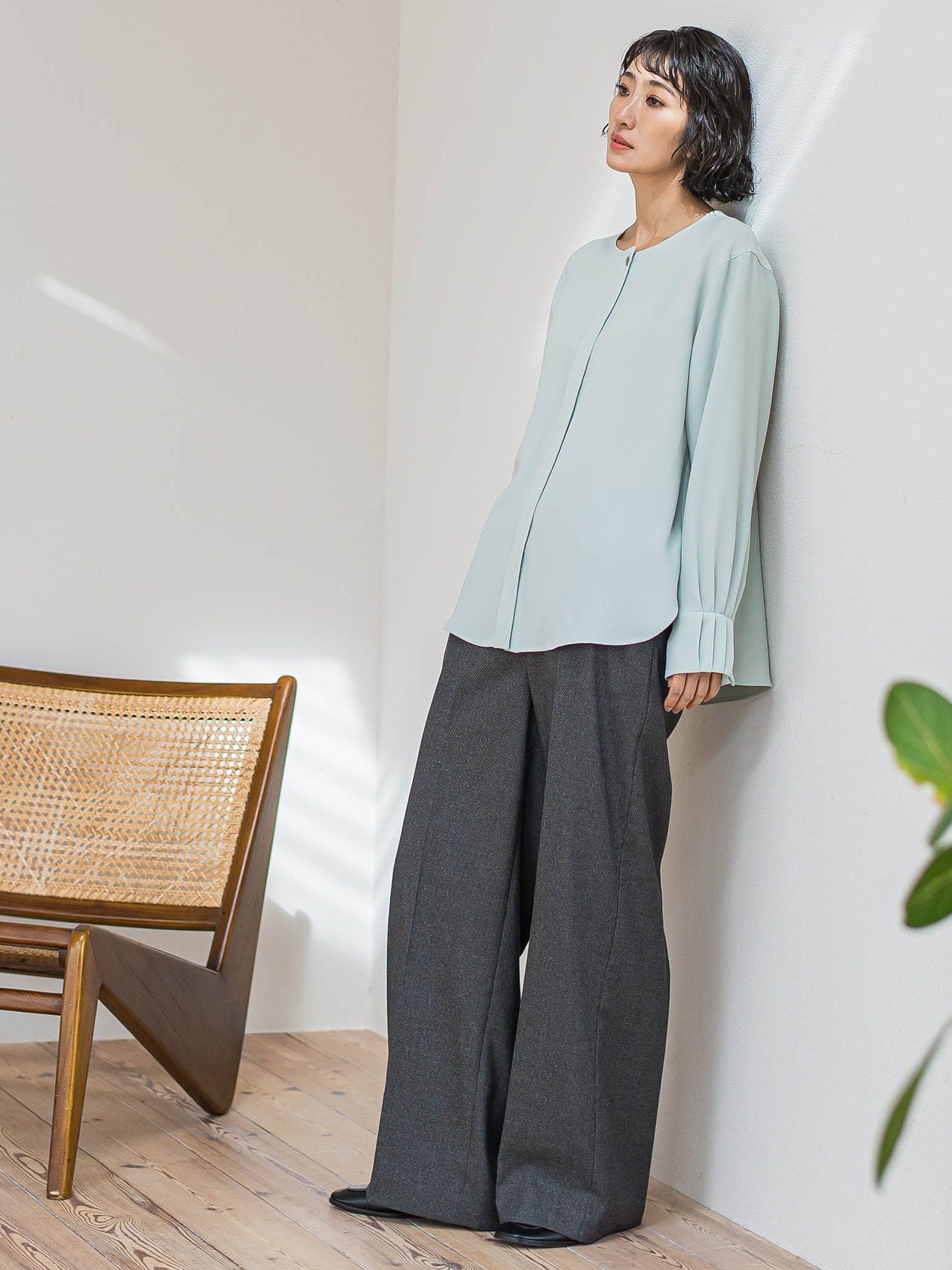 メランジツイルノーカラーブラウス