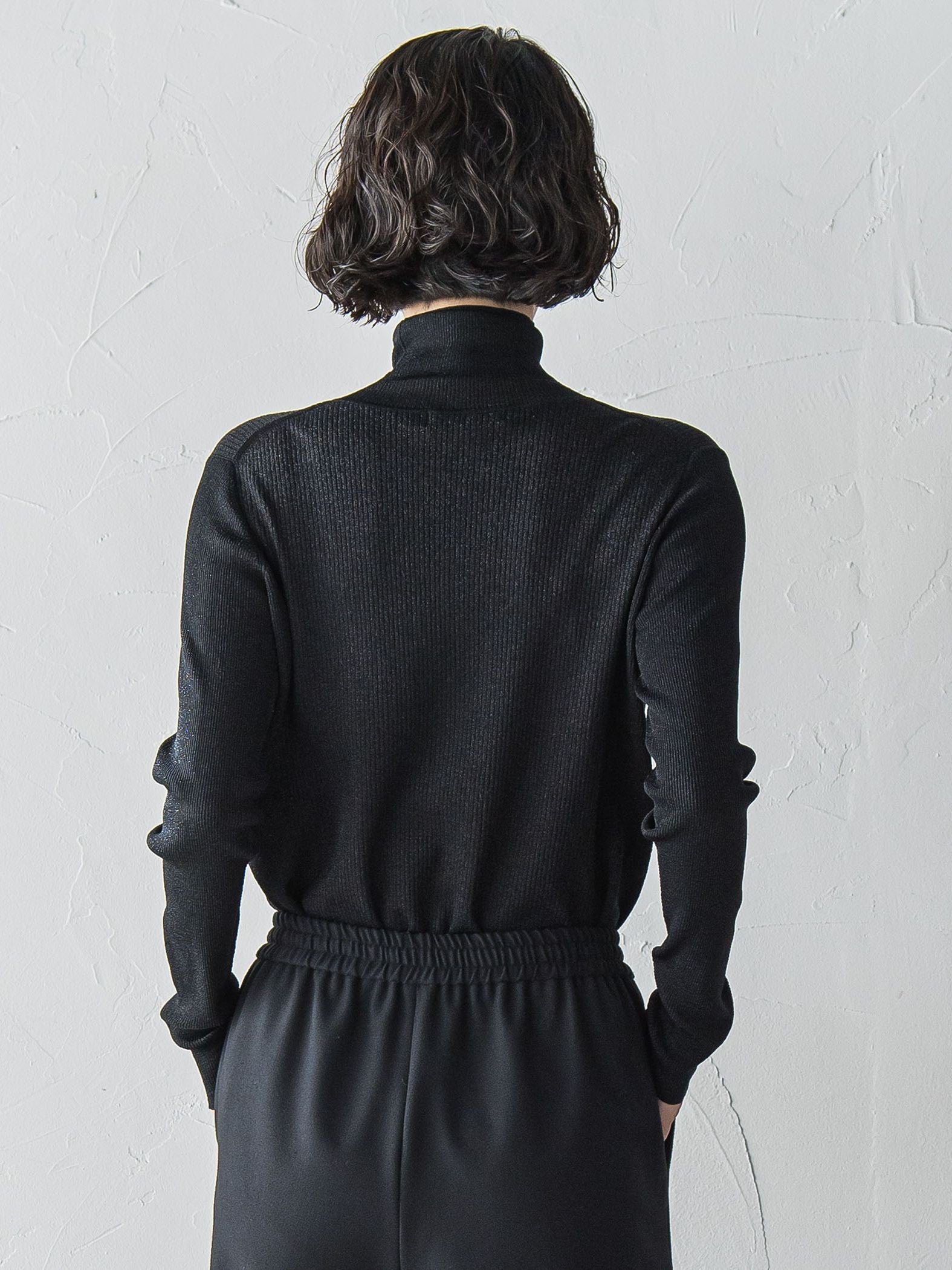 ラメリブタートルニット