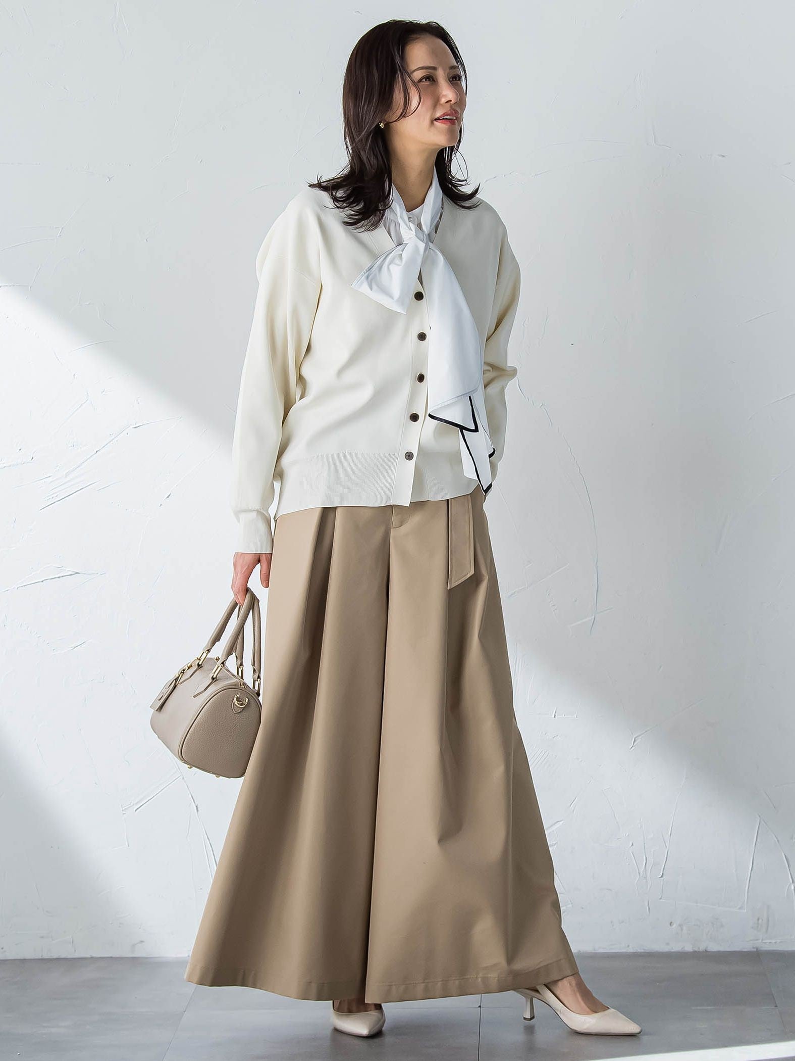 Vネックカーディガン