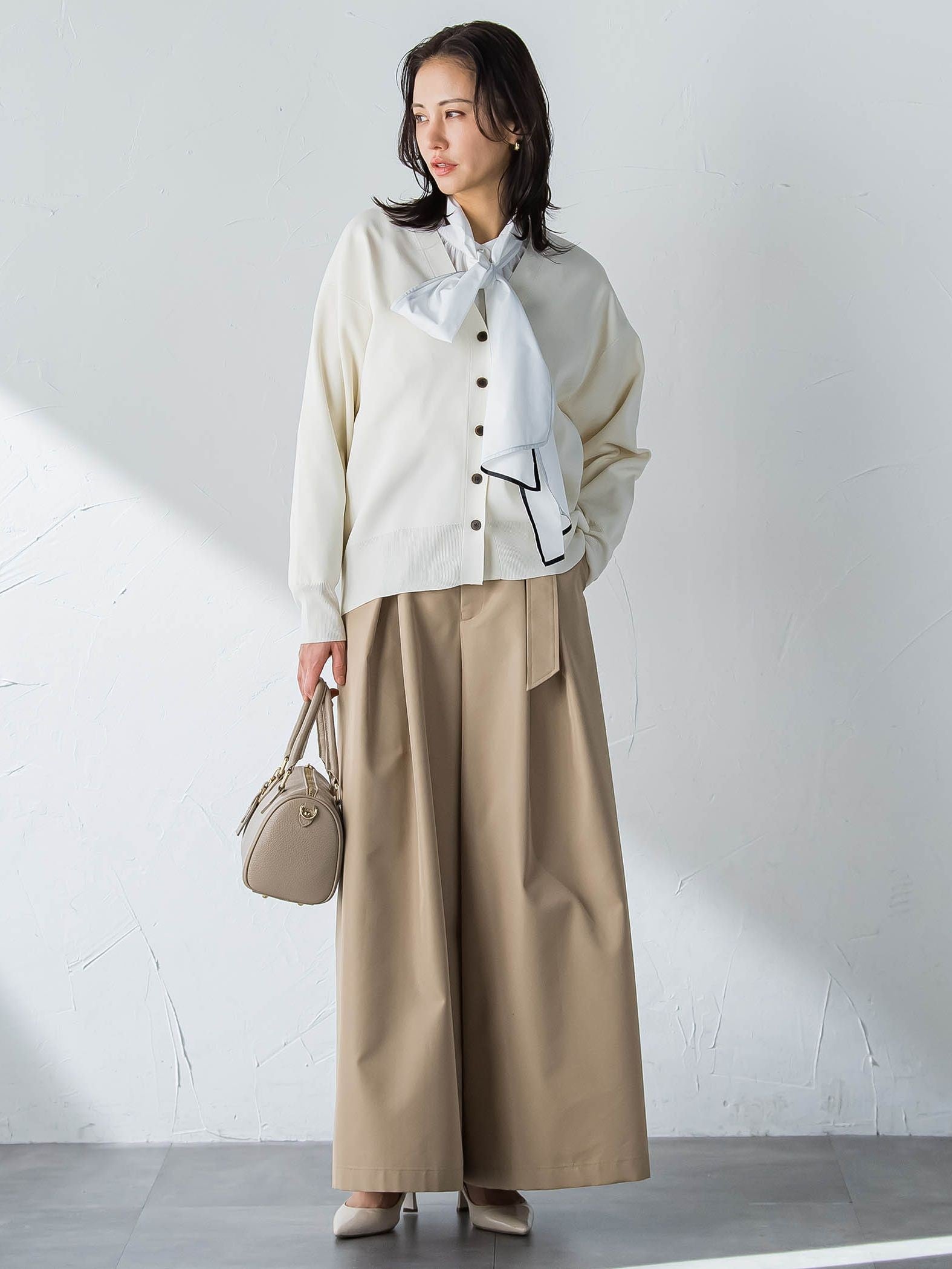 Vネックカーディガン