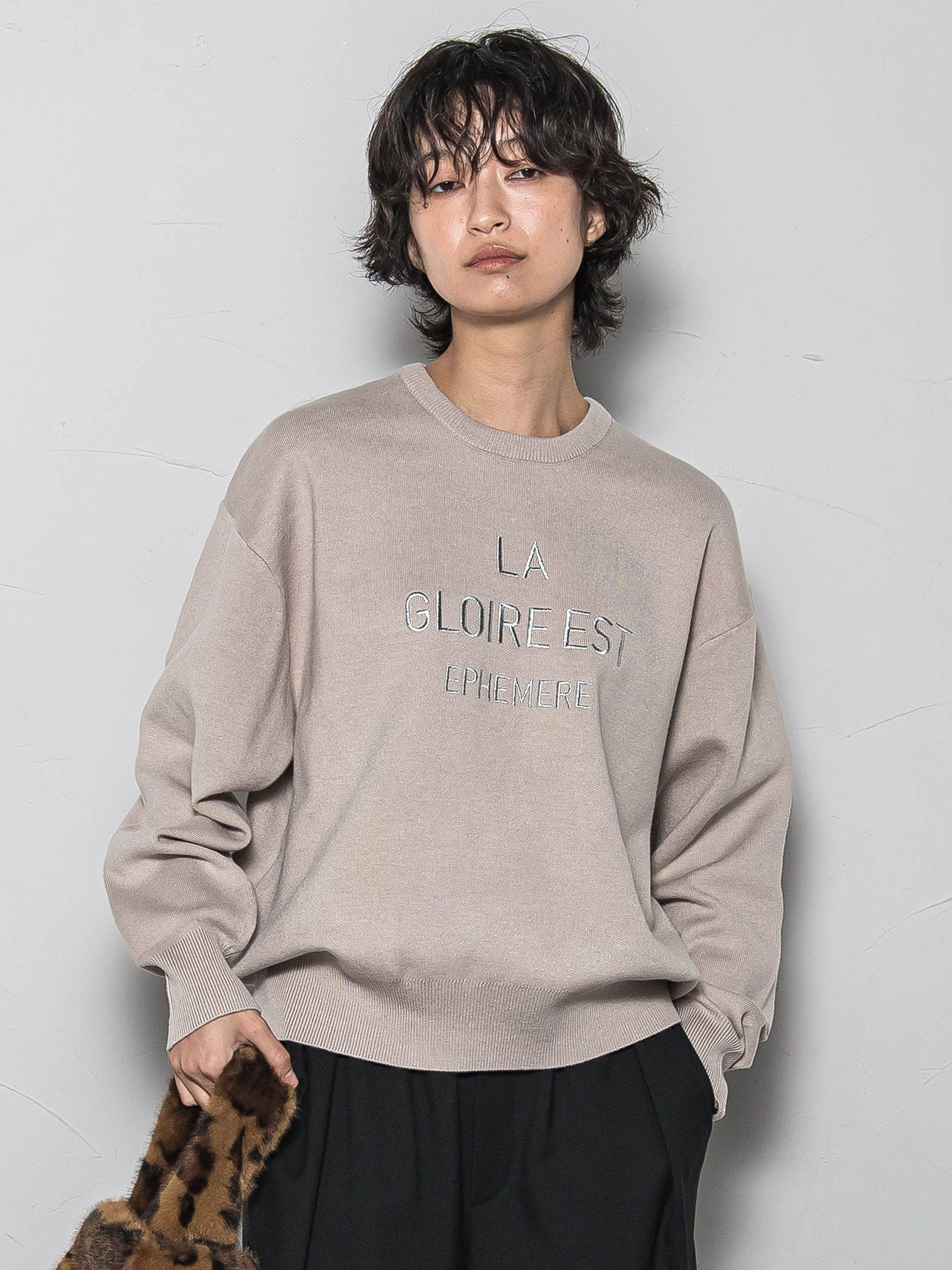 【WEB限定】刺繍ロゴニットプルオーバー≪洗濯機で洗える≫