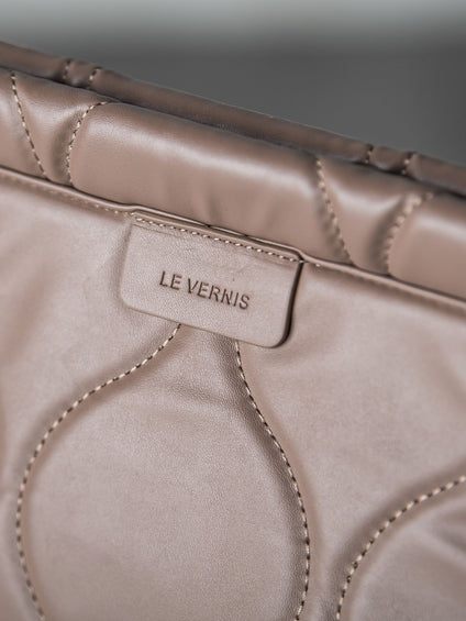 【LE VERNIS】キルティングクラッチバッグ