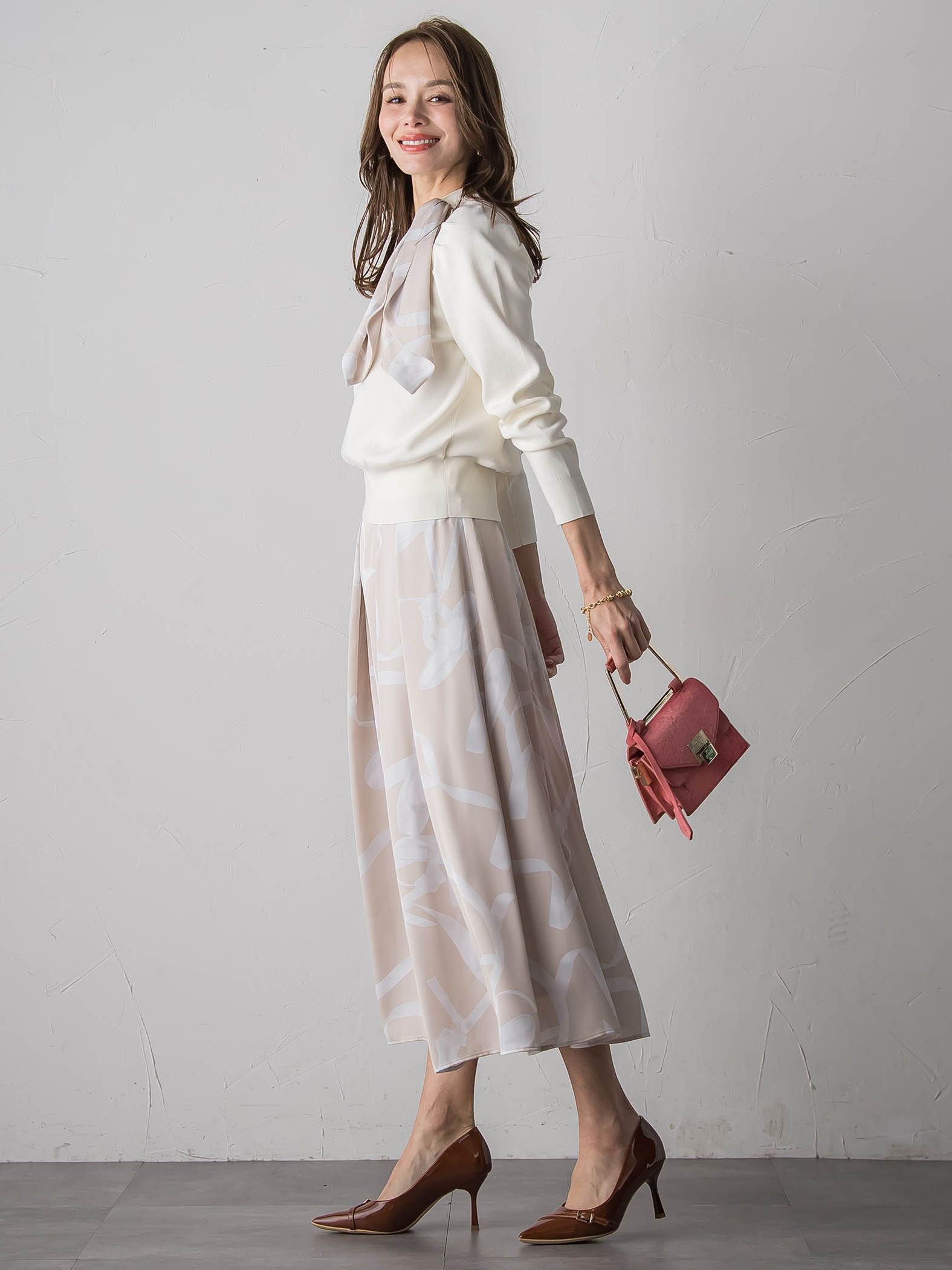 トゥシューズスカーフ付きニット