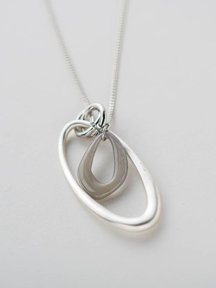 レイヤーオーバルネックレス