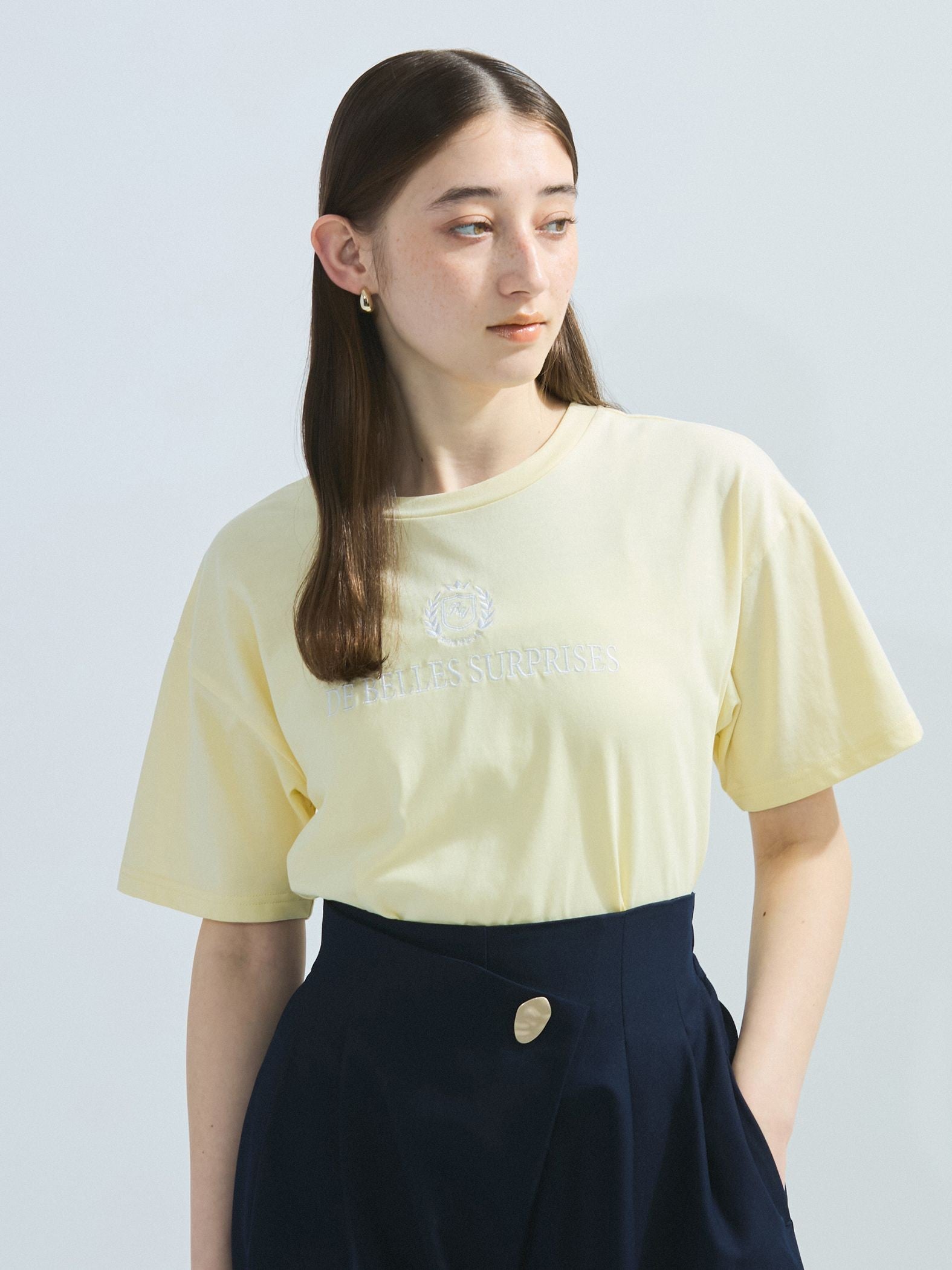 ツヤ刺繍Tシャツ≪洗濯機で洗える≫