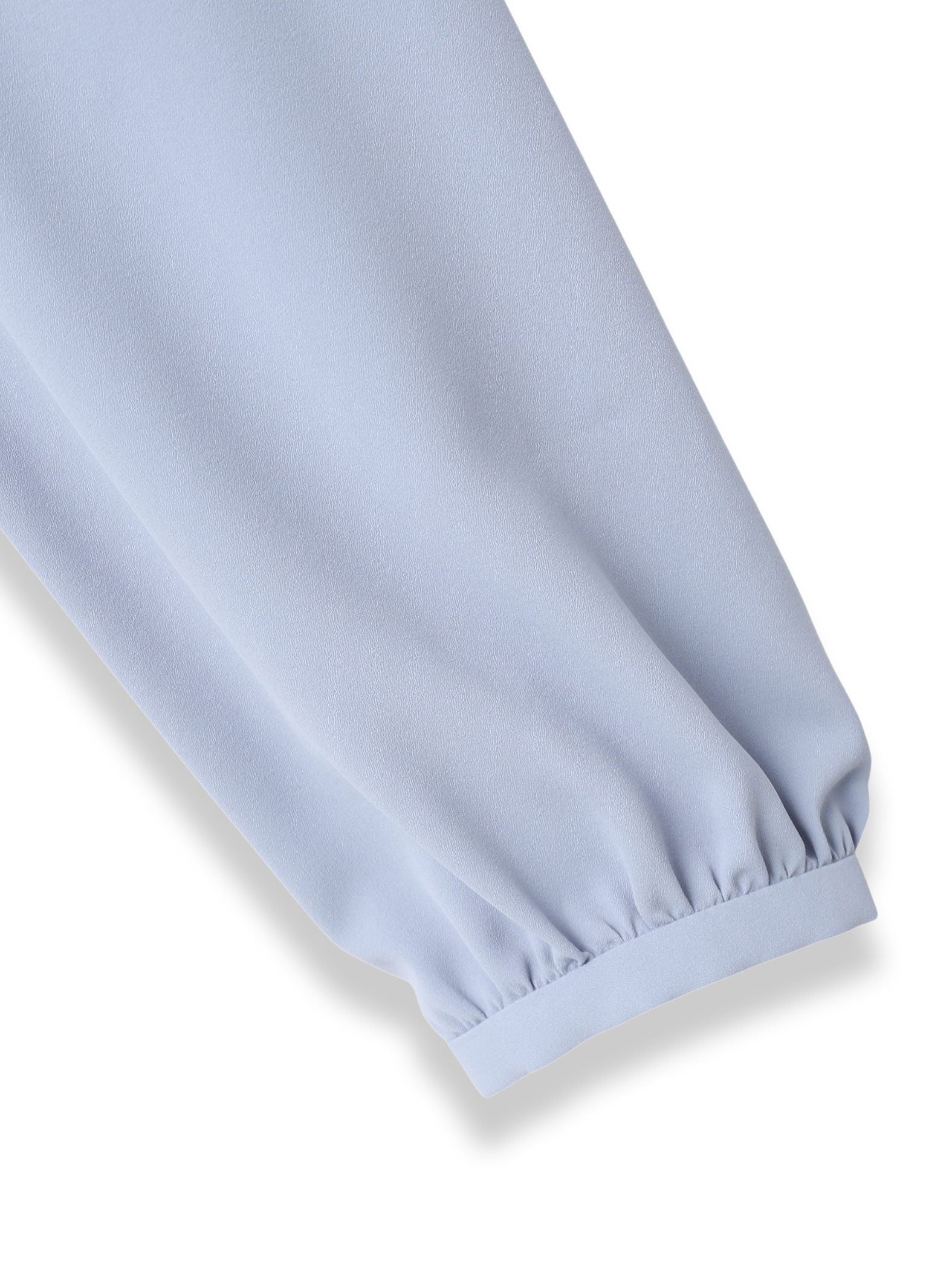 バックサテンブラウス