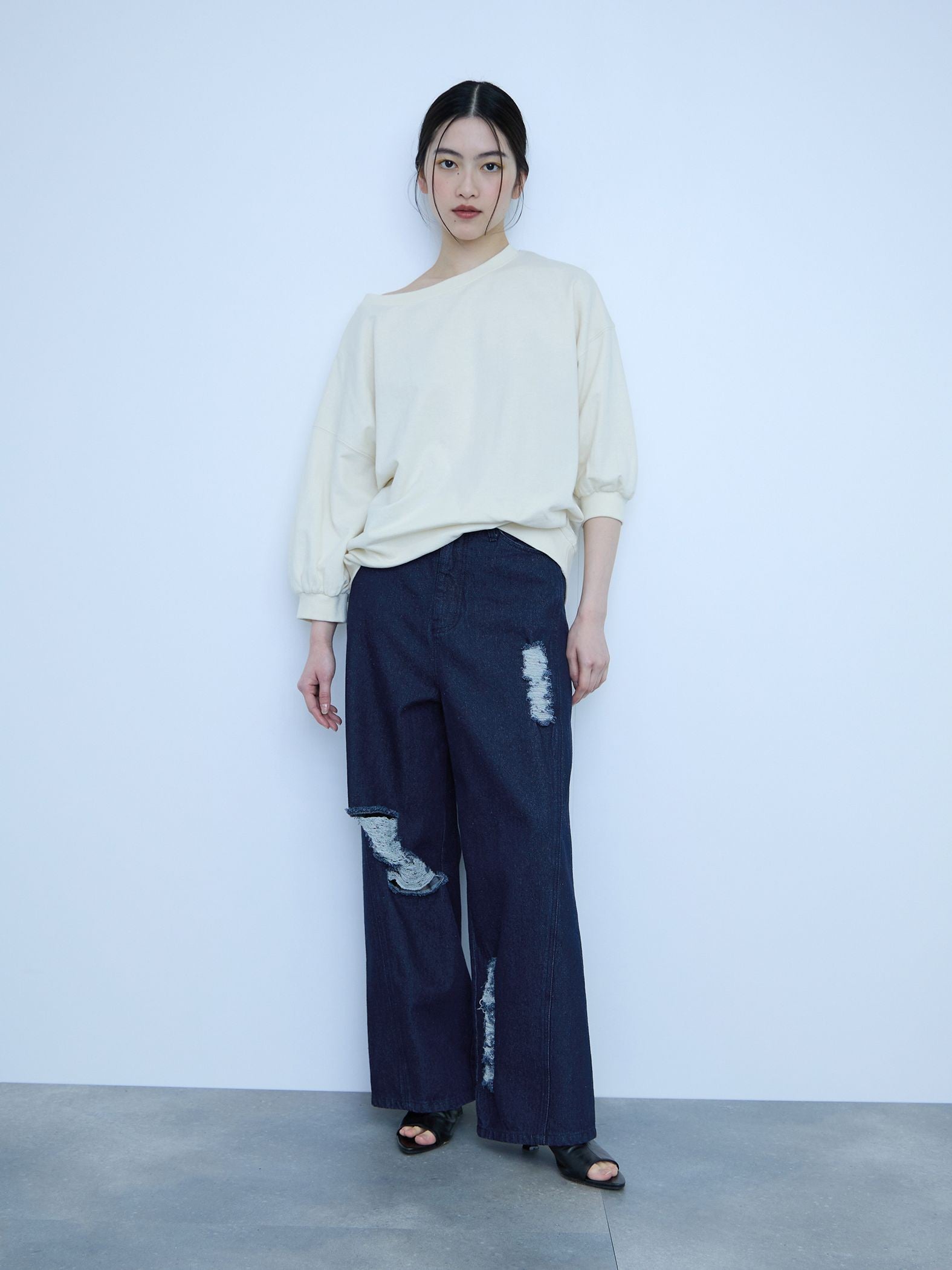 【大人の抜け感】デニムカットオフダメージパンツ