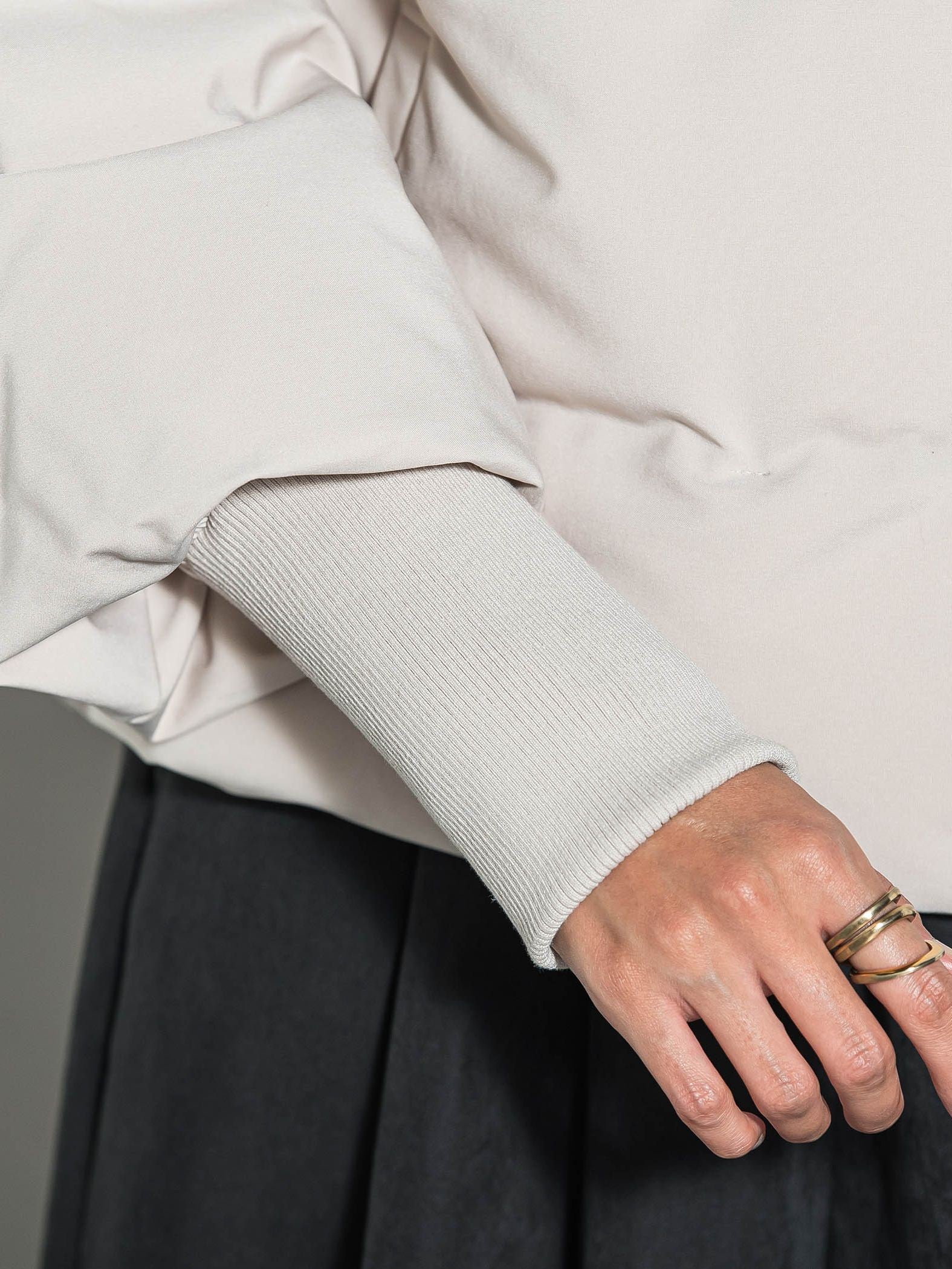 袖口リブシームレスダウンジャケット