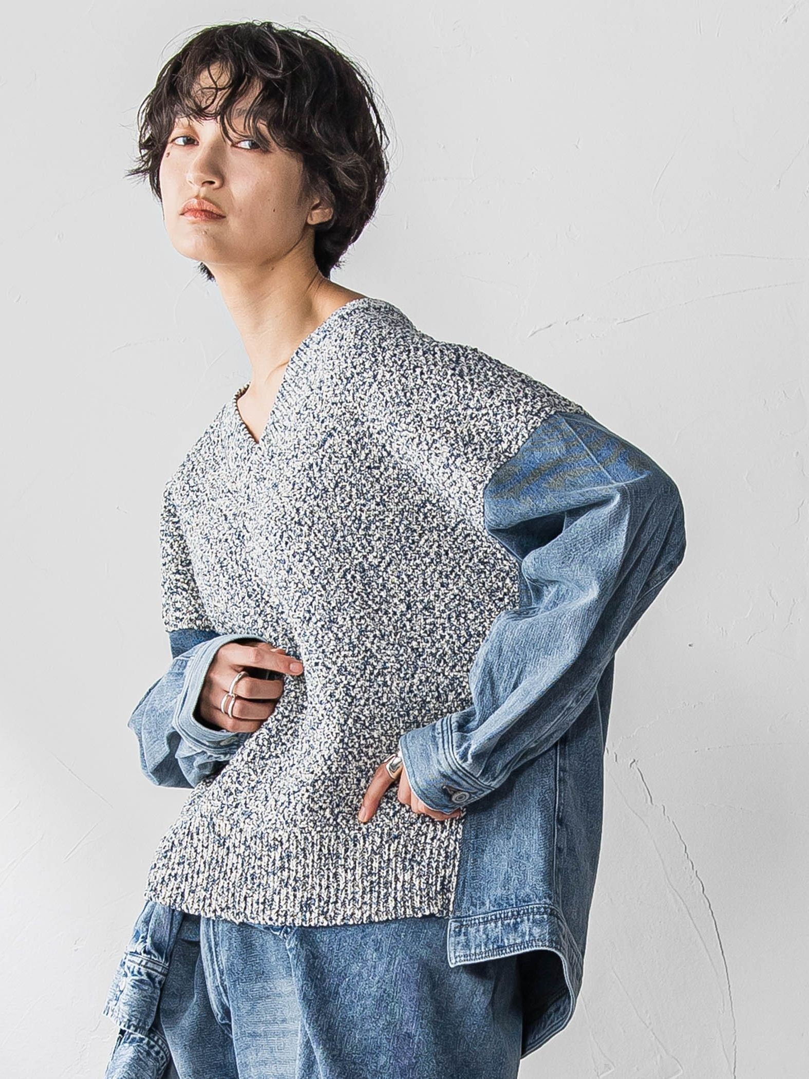 デニムドッキングVネックニットプルオーバー≪洗濯機で洗える≫