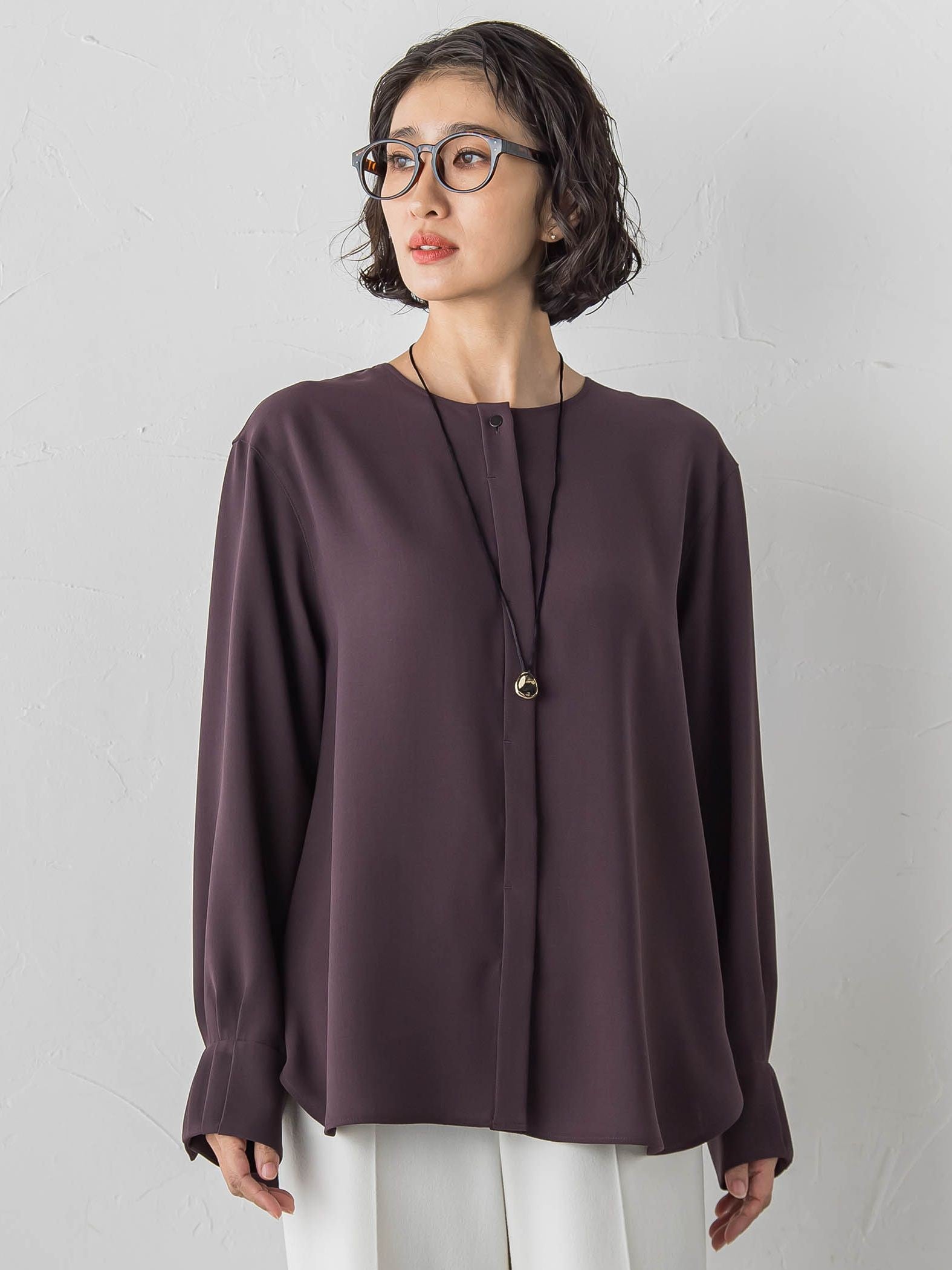 メランジツイルノーカラーブラウス